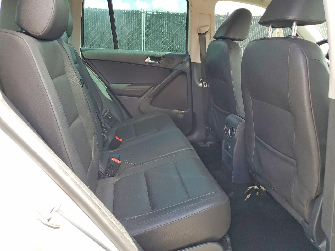 2015 Volkswagen Tiguan S Серебряный vin: WVGAV7AX6FW591947