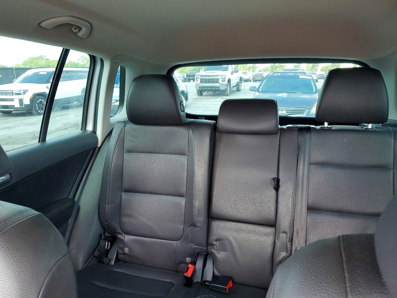 2015 Volkswagen Tiguan S Серебряный vin: WVGAV7AX6FW591947