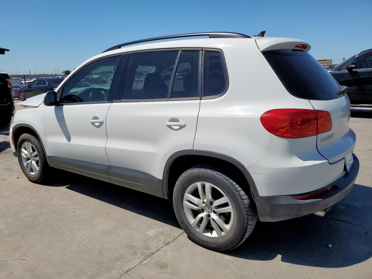 2015 Volkswagen Tiguan S Белый vin: WVGAV7AX6FW595366