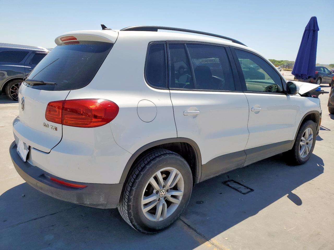 2015 Volkswagen Tiguan S Белый vin: WVGAV7AX6FW595366