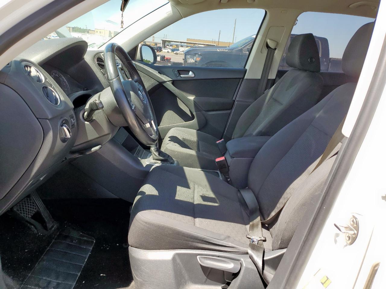 2015 Volkswagen Tiguan S Белый vin: WVGAV7AX6FW595366