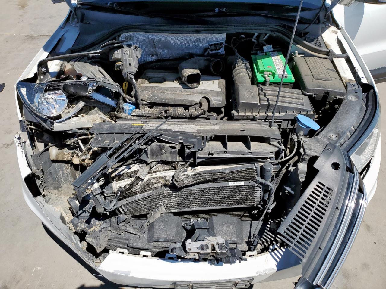 2015 Volkswagen Tiguan S Белый vin: WVGAV7AX6FW595366