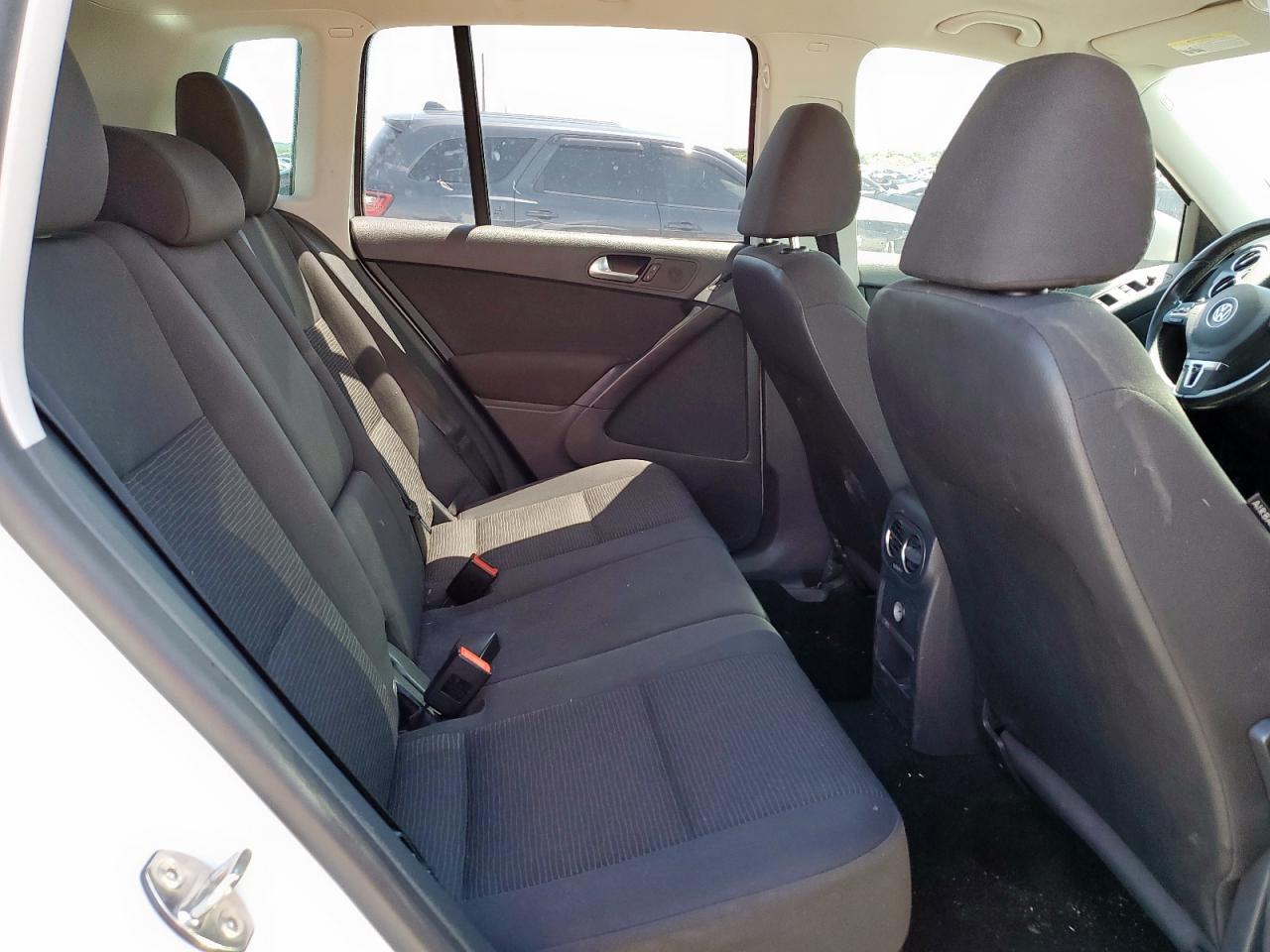 2015 Volkswagen Tiguan S Белый vin: WVGAV7AX6FW595366