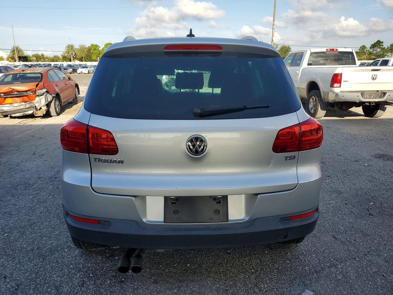 2015 Volkswagen Tiguan S Silver vin: WVGAV7AX6FW605667