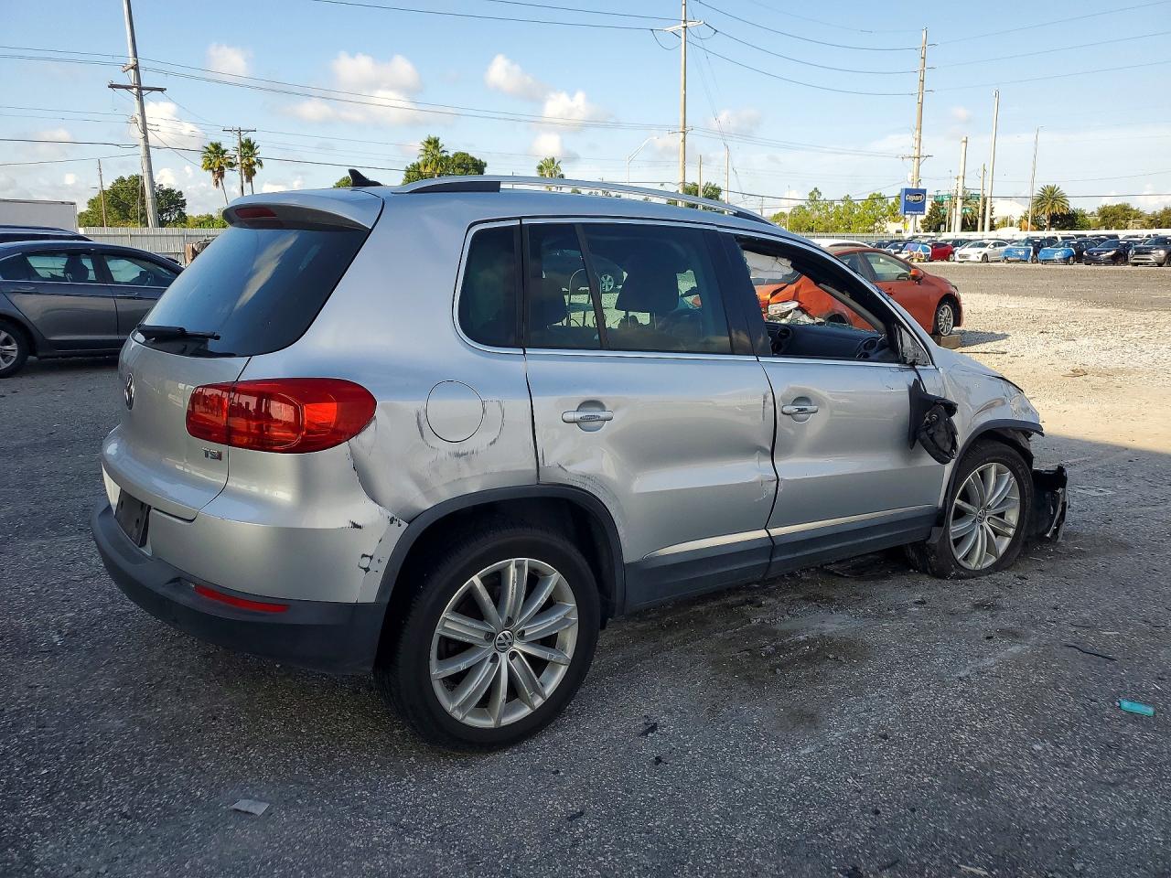 2015 Volkswagen Tiguan S Silver vin: WVGAV7AX6FW605667