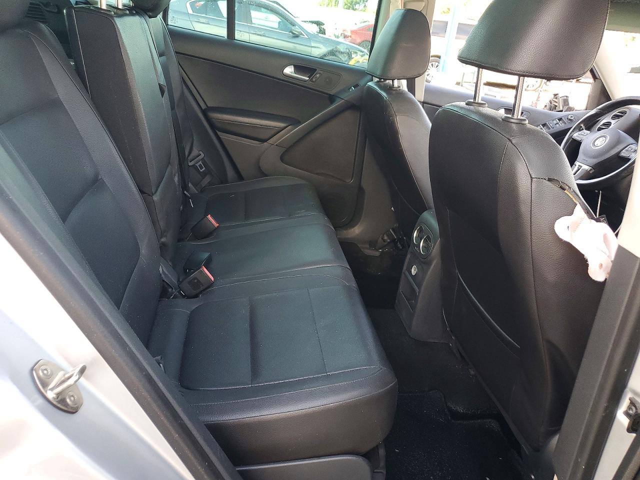 2015 Volkswagen Tiguan S Silver vin: WVGAV7AX6FW605667