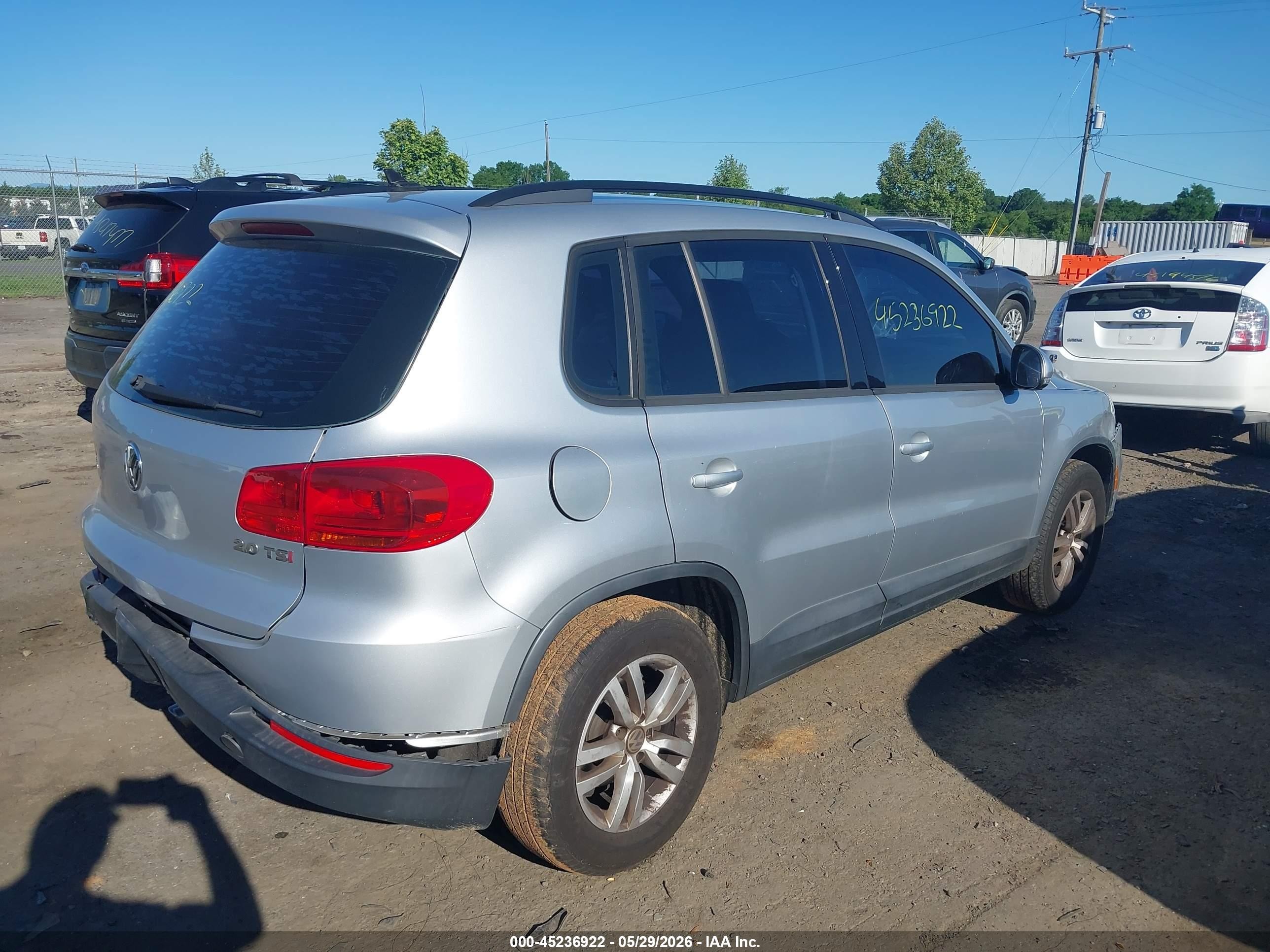 2015 Volkswagen Tiguan S Silver vin: WVGAV7AX6FW611890