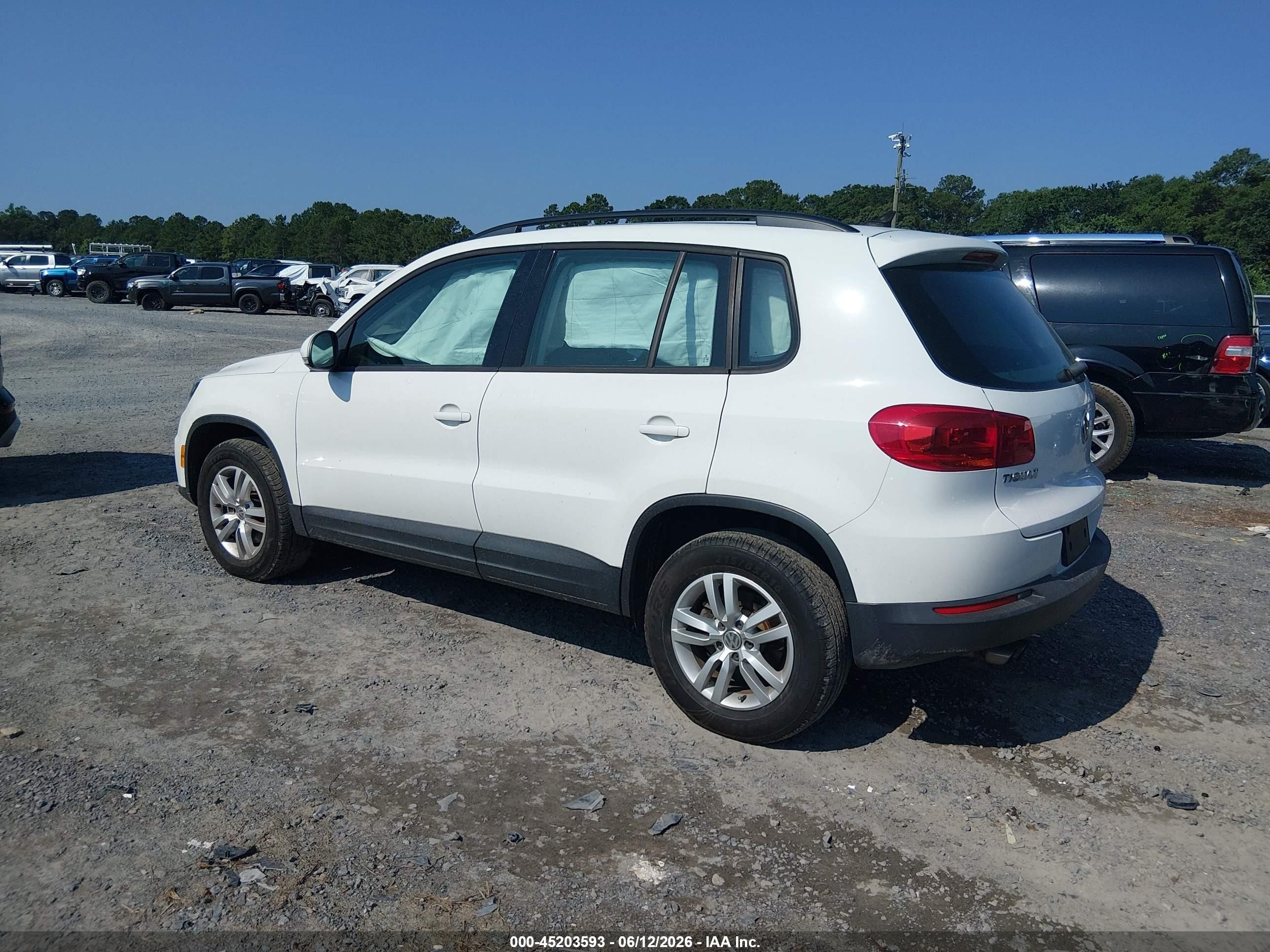 2015 Volkswagen Tiguan S White vin: WVGAV7AX6FW615101