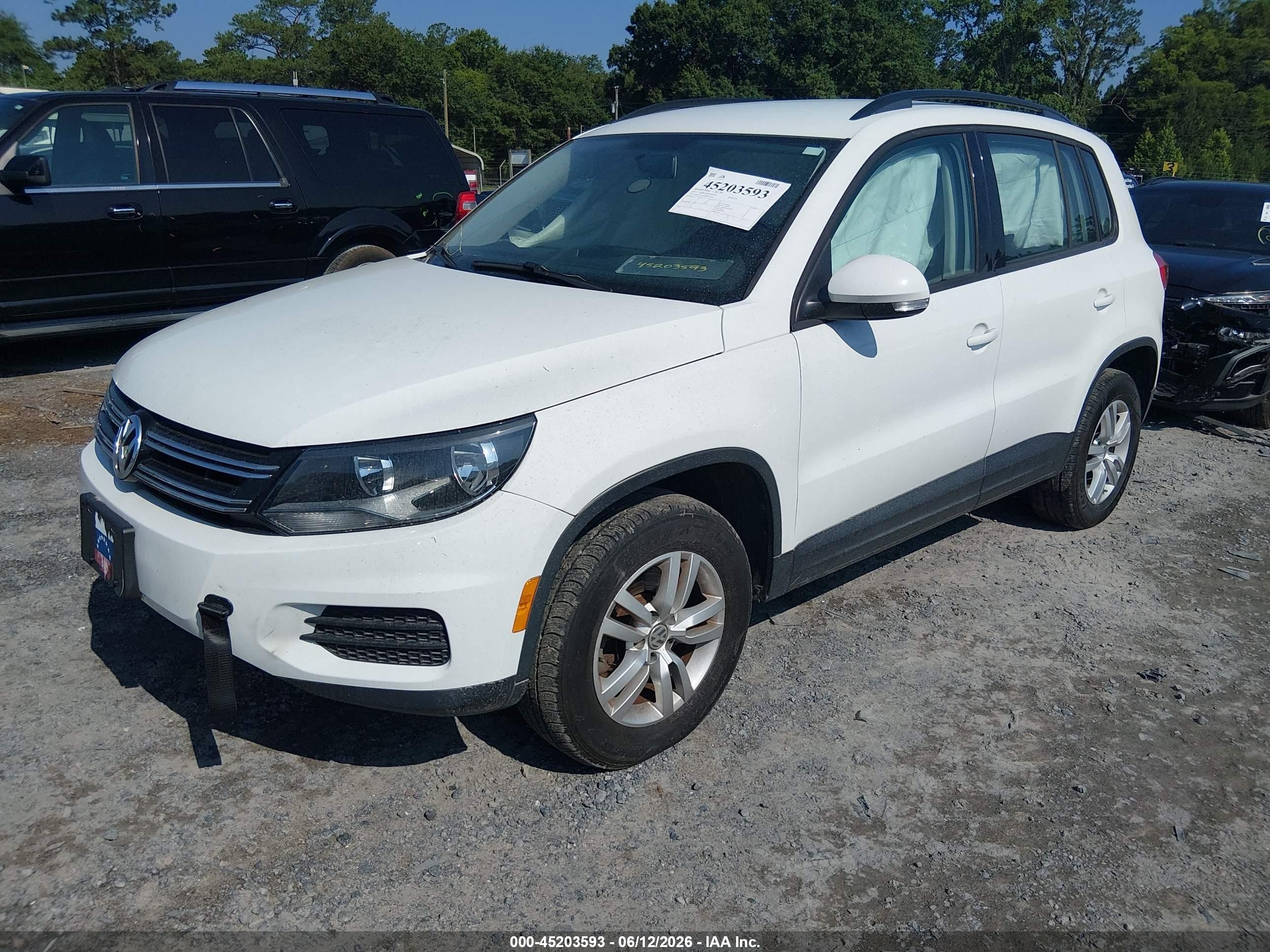2015 Volkswagen Tiguan S White vin: WVGAV7AX6FW615101