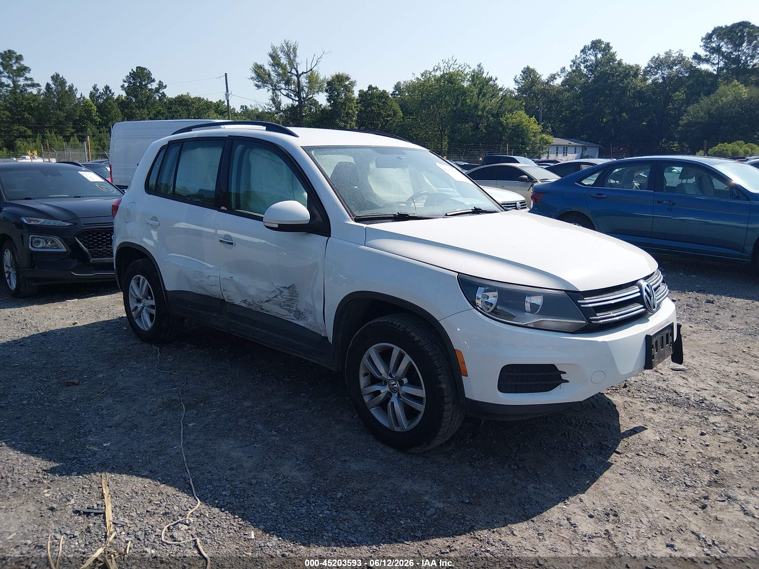 2015 Volkswagen Tiguan S White vin: WVGAV7AX6FW615101