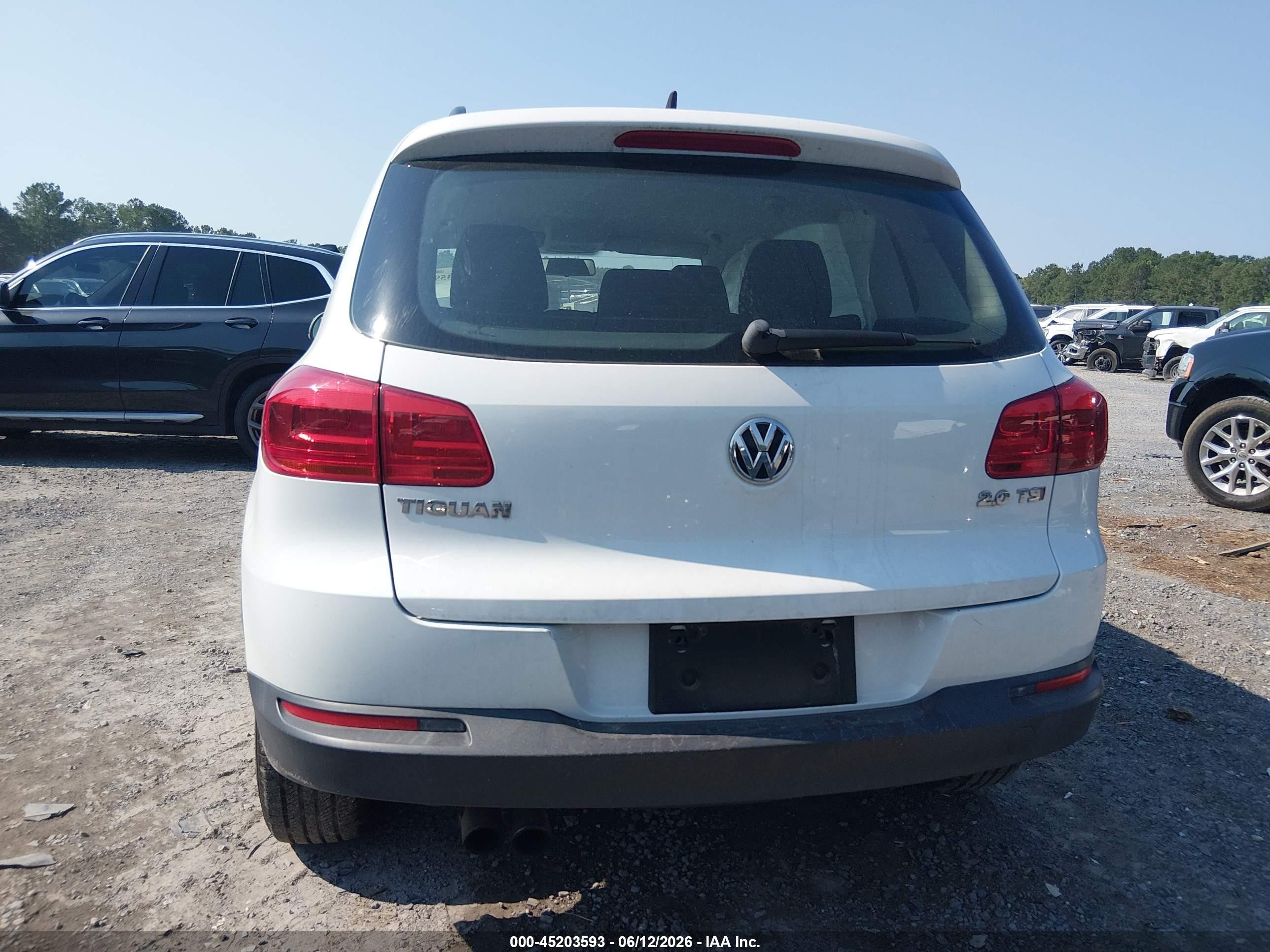 2015 Volkswagen Tiguan S White vin: WVGAV7AX6FW615101