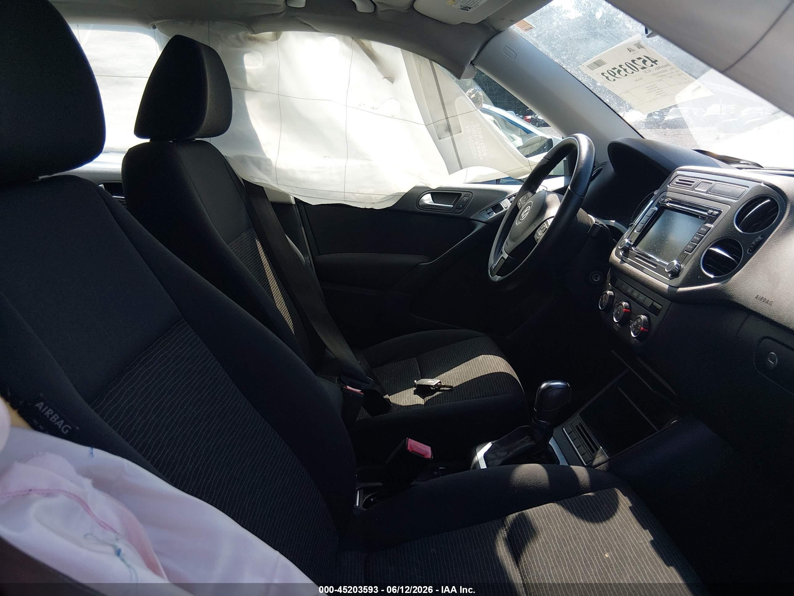 2015 Volkswagen Tiguan S White vin: WVGAV7AX6FW615101