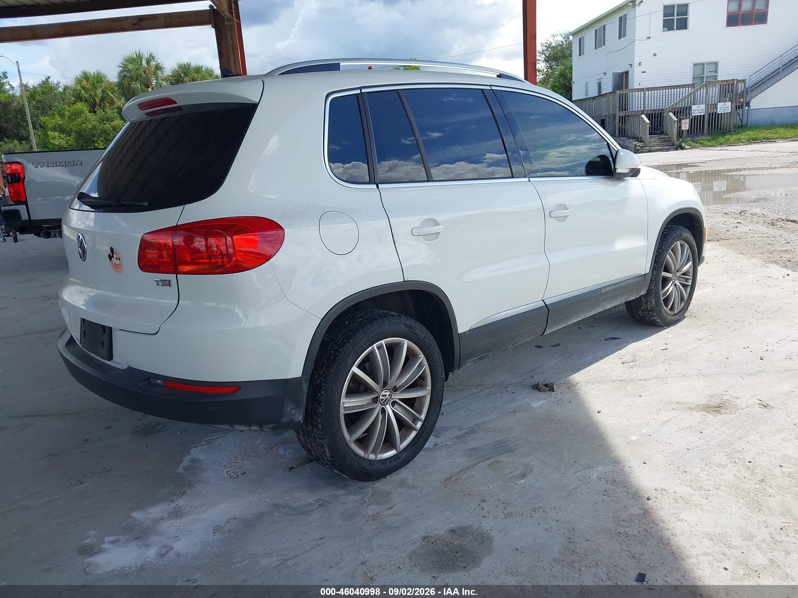 2016 Volkswagen Tiguan Se White vin: WVGAV7AX6GW558979