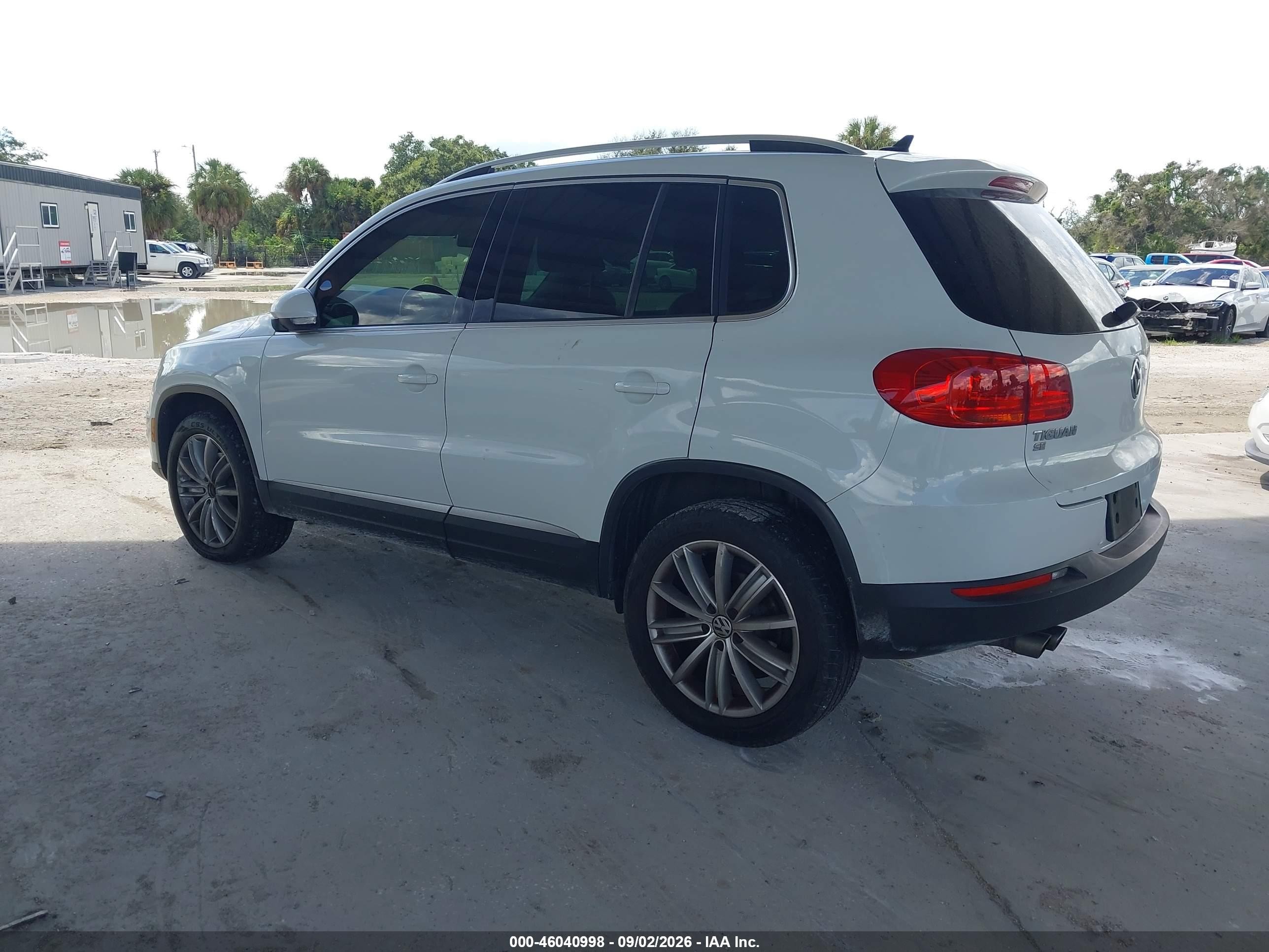 2016 Volkswagen Tiguan Se White vin: WVGAV7AX6GW558979