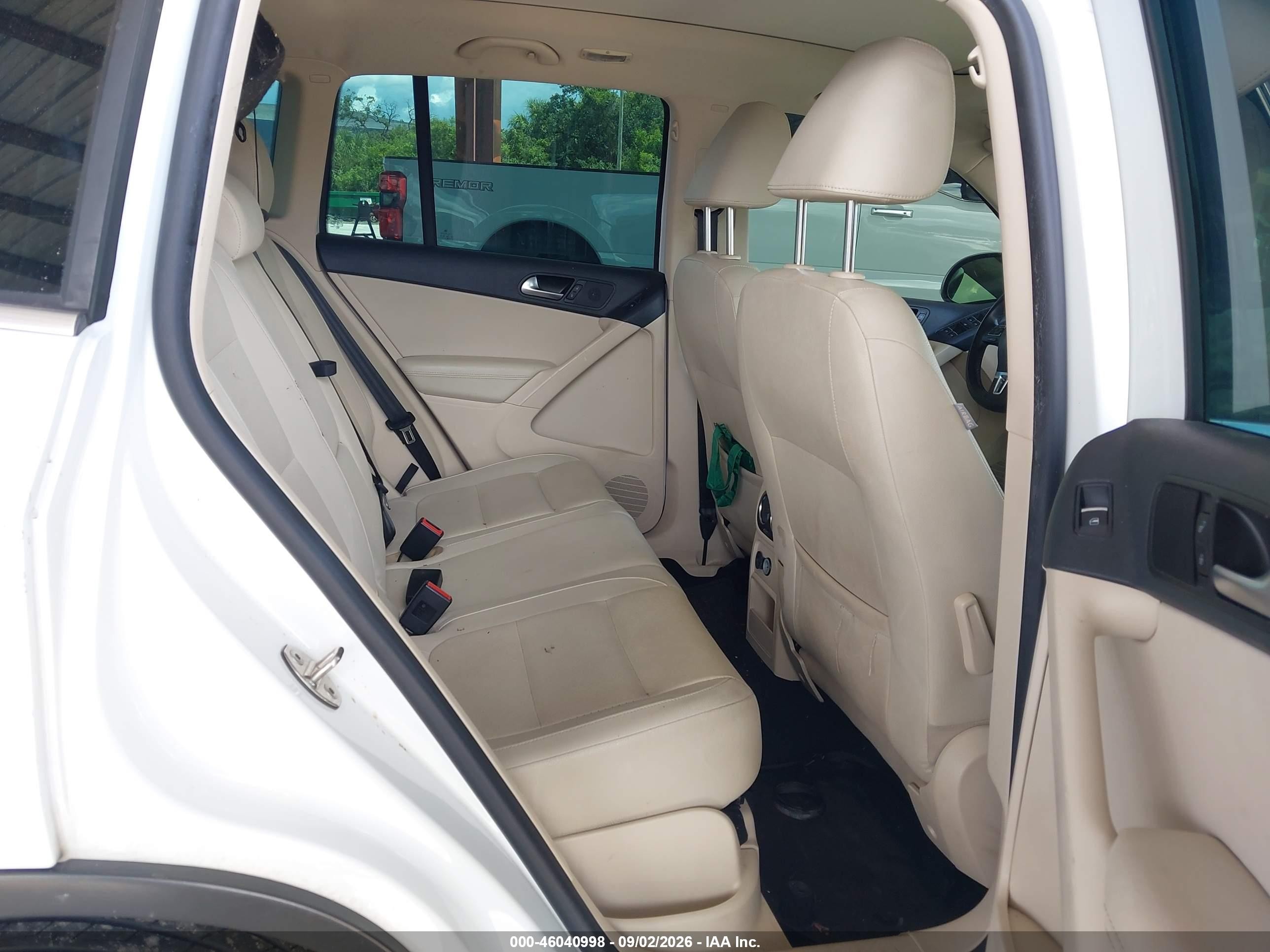2016 Volkswagen Tiguan Se White vin: WVGAV7AX6GW558979