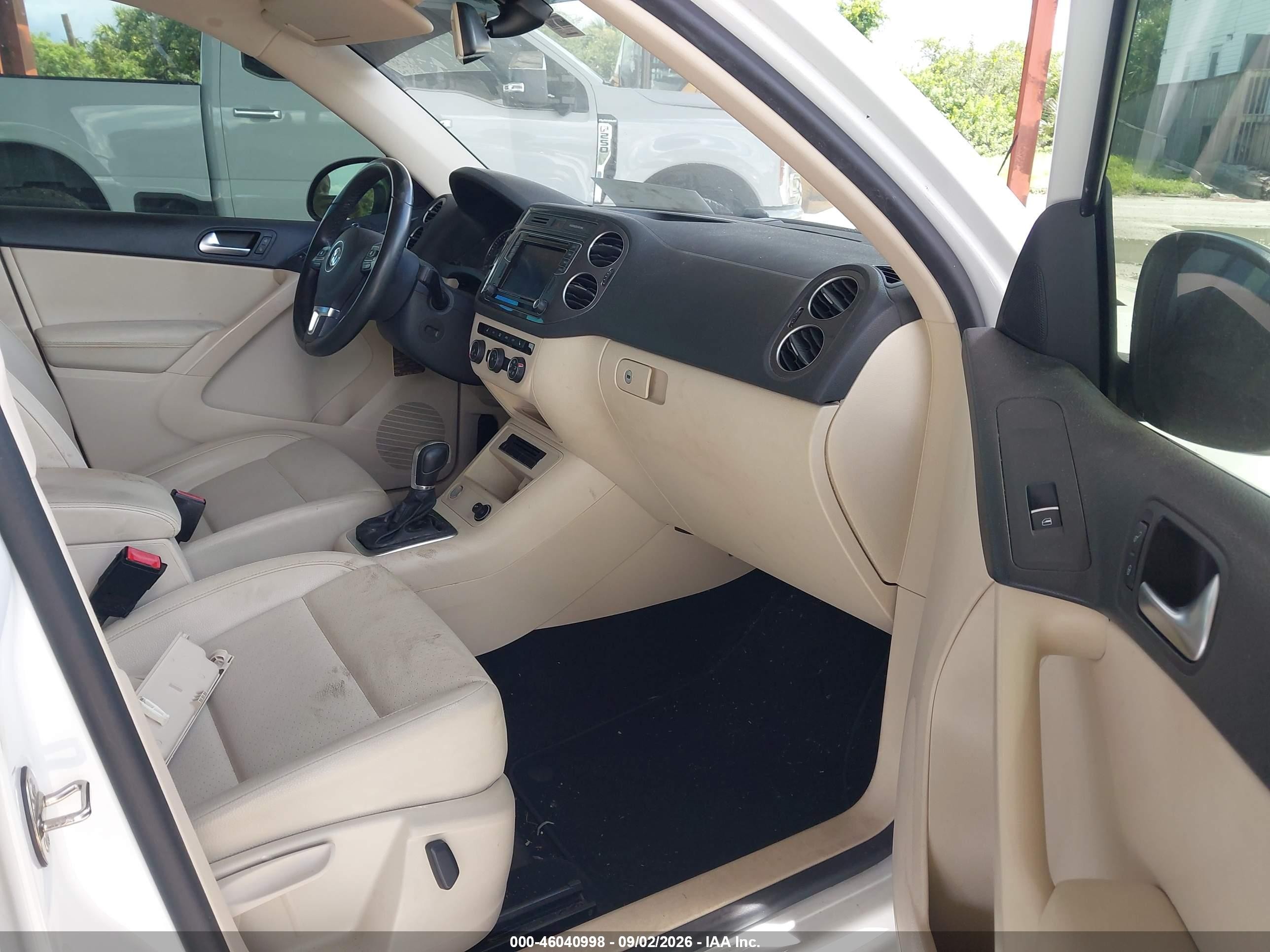 2016 Volkswagen Tiguan Se White vin: WVGAV7AX6GW558979