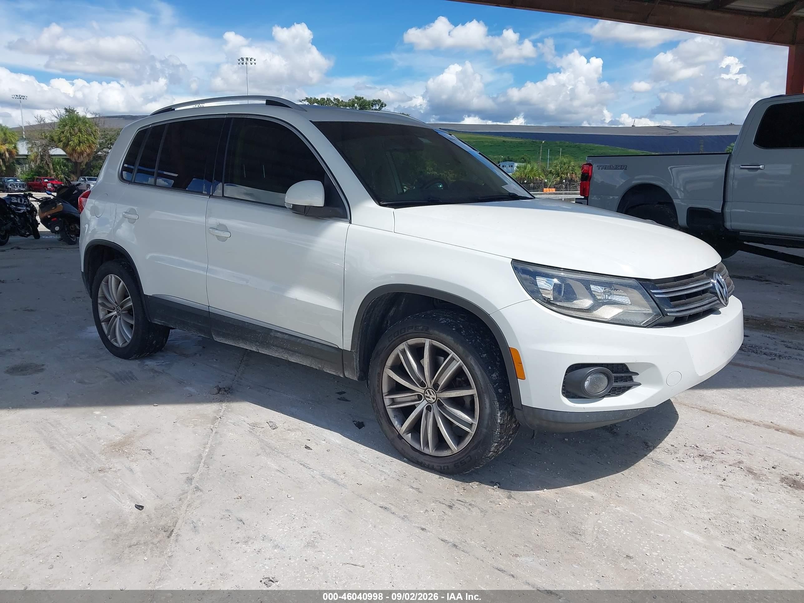 2016 Volkswagen Tiguan Se White vin: WVGAV7AX6GW558979