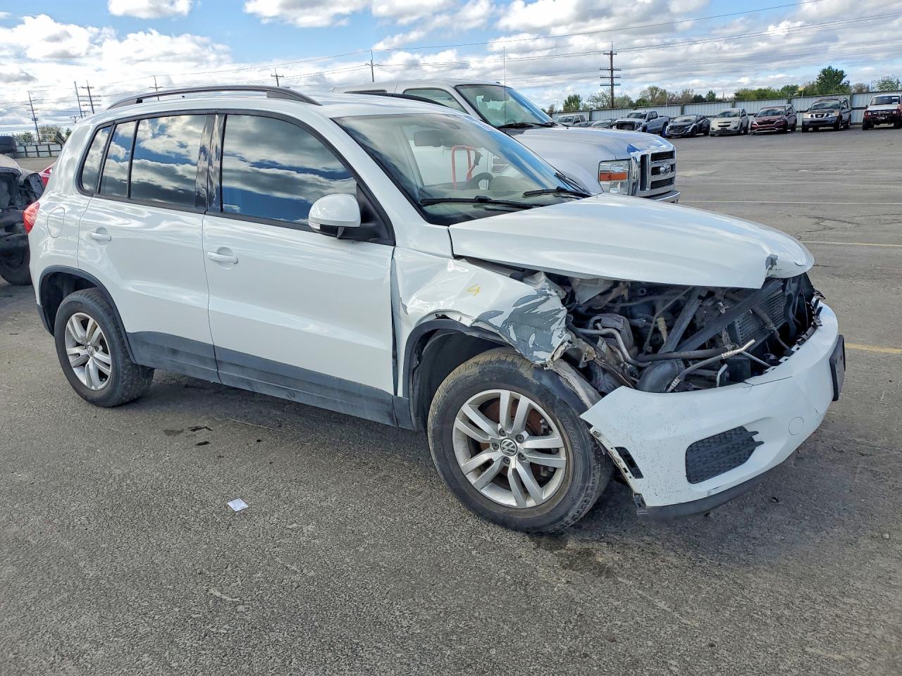 2016 Volkswagen Tiguan S White vin: WVGAV7AX6GW600230