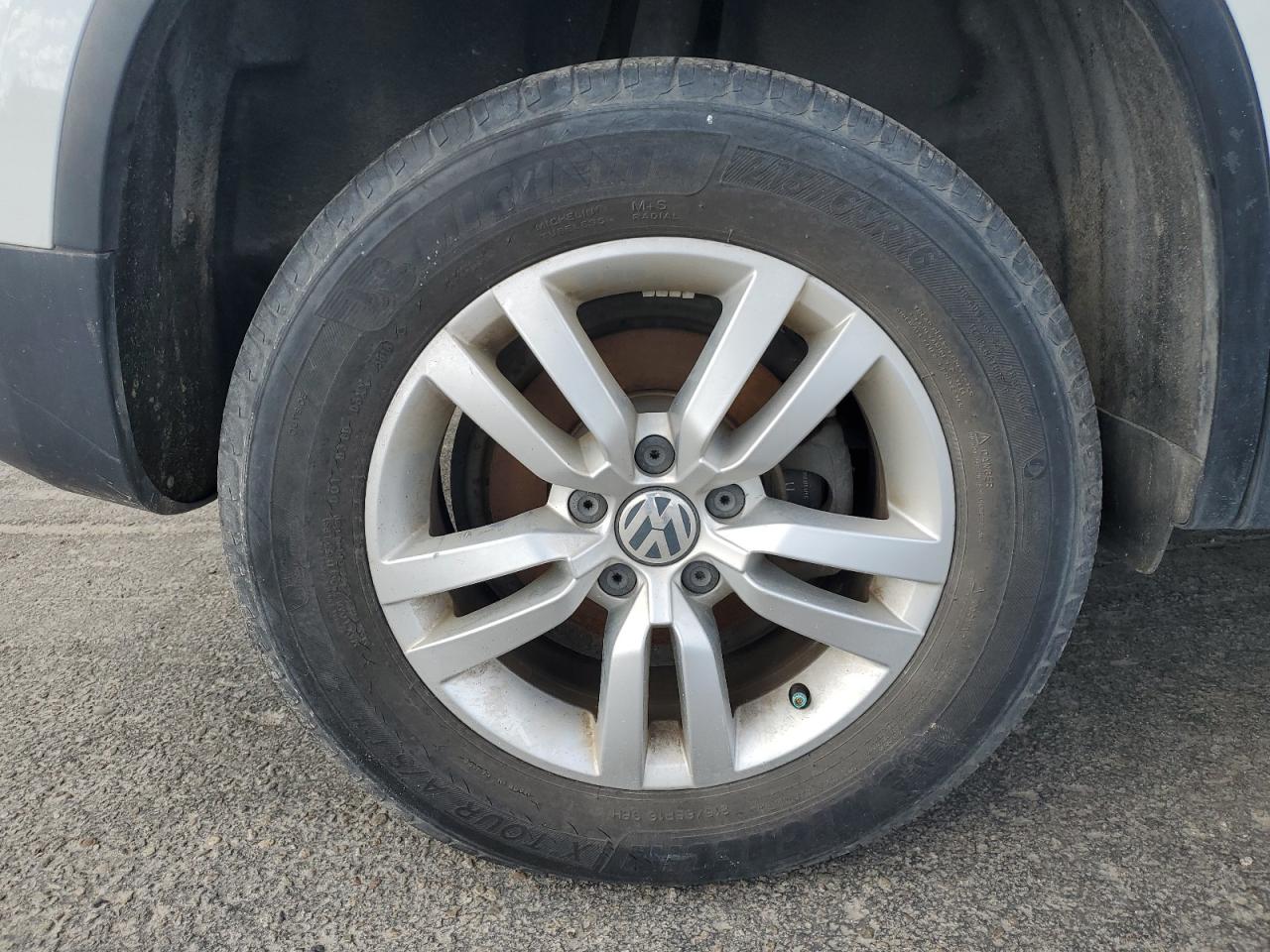2016 Volkswagen Tiguan S White vin: WVGAV7AX6GW600230 Damage: Right Rear Wheel, Curb Rash, 2 To 3 Inches