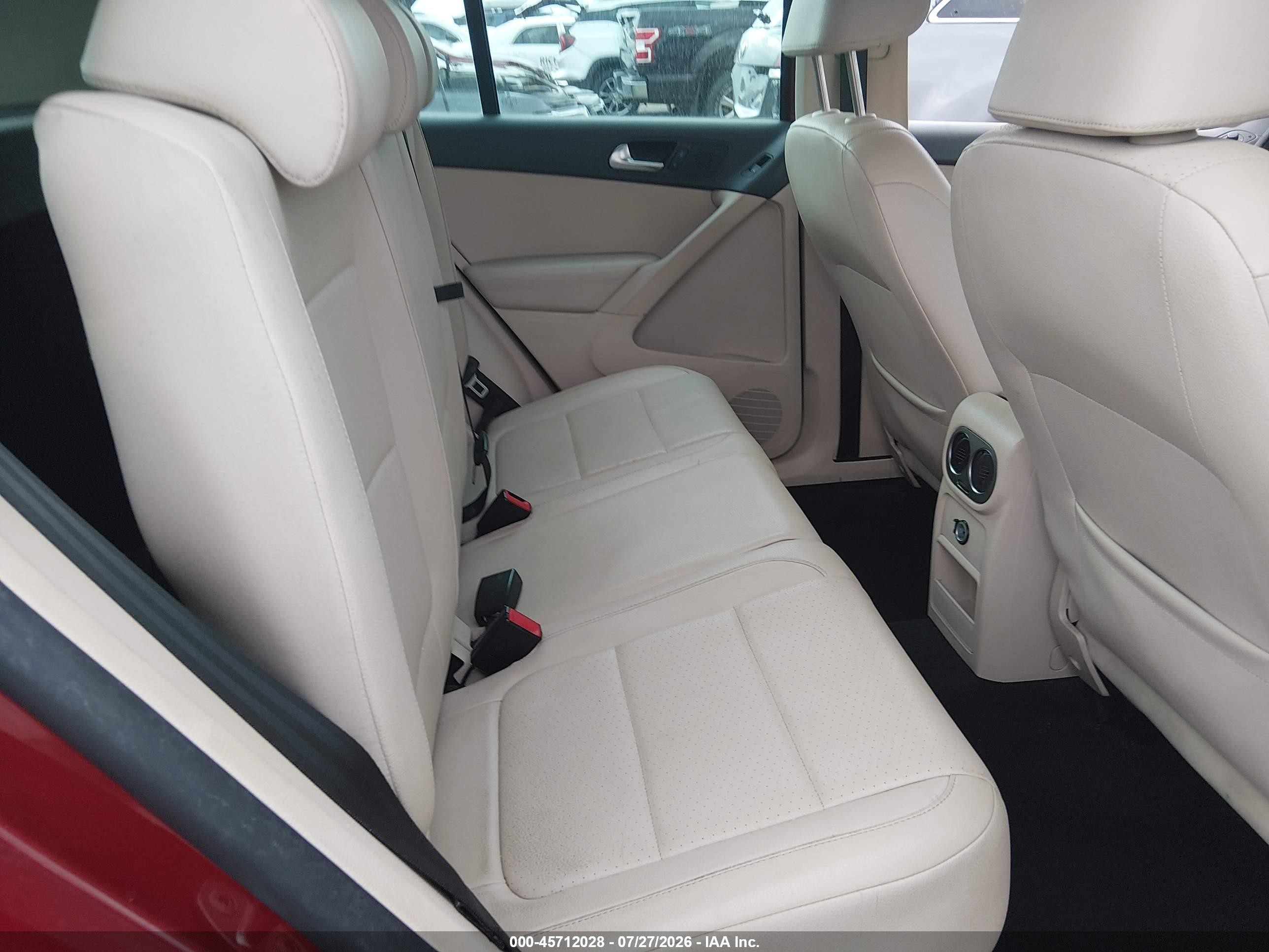 2010 Volkswagen Tiguan Wolfsburg Edition Red vin: WVGAV7AX7AW003191