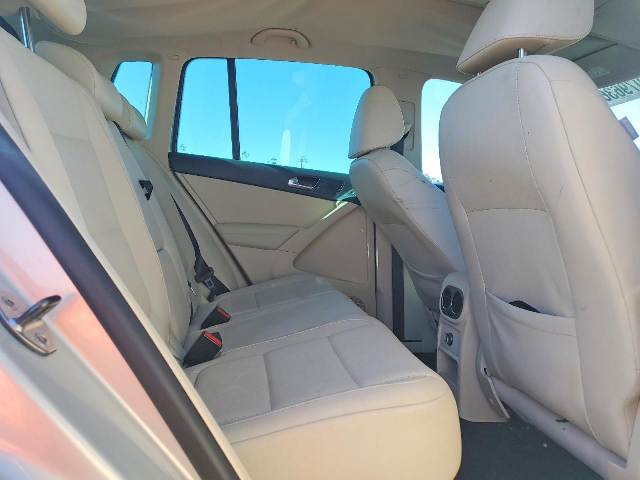 2011 Volkswagen Tiguan S Silver vin: WVGAV7AX7BW502929