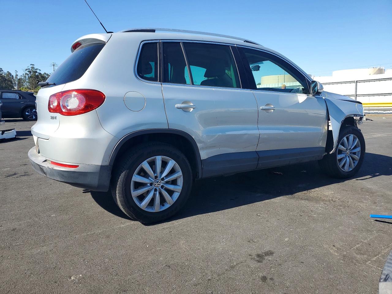 2011 Volkswagen Tiguan S Silver vin: WVGAV7AX7BW502929