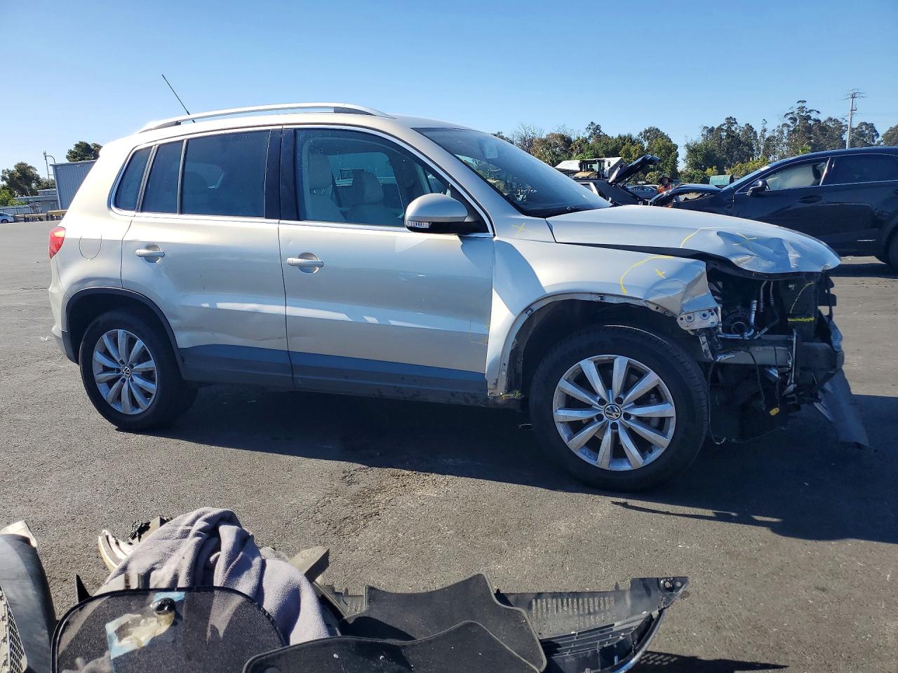 2011 Volkswagen Tiguan S Silver vin: WVGAV7AX7BW502929