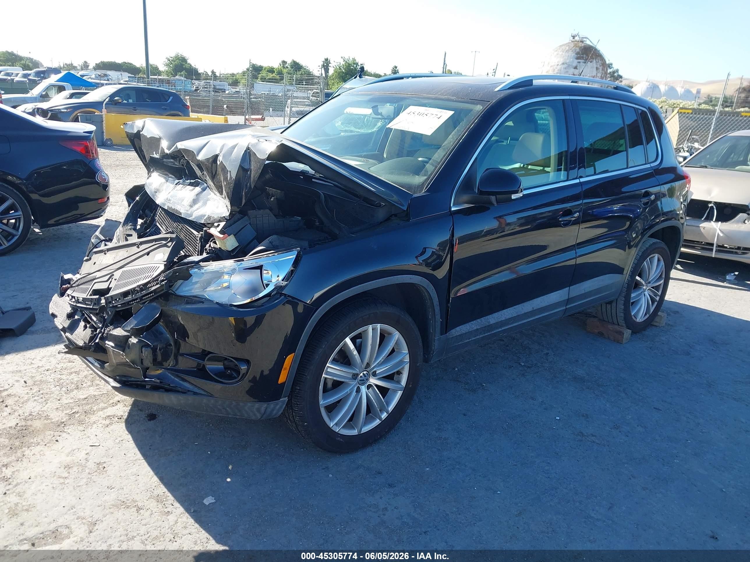 2011 Volkswagen Tiguan Se Black vin: WVGAV7AX7BW503711