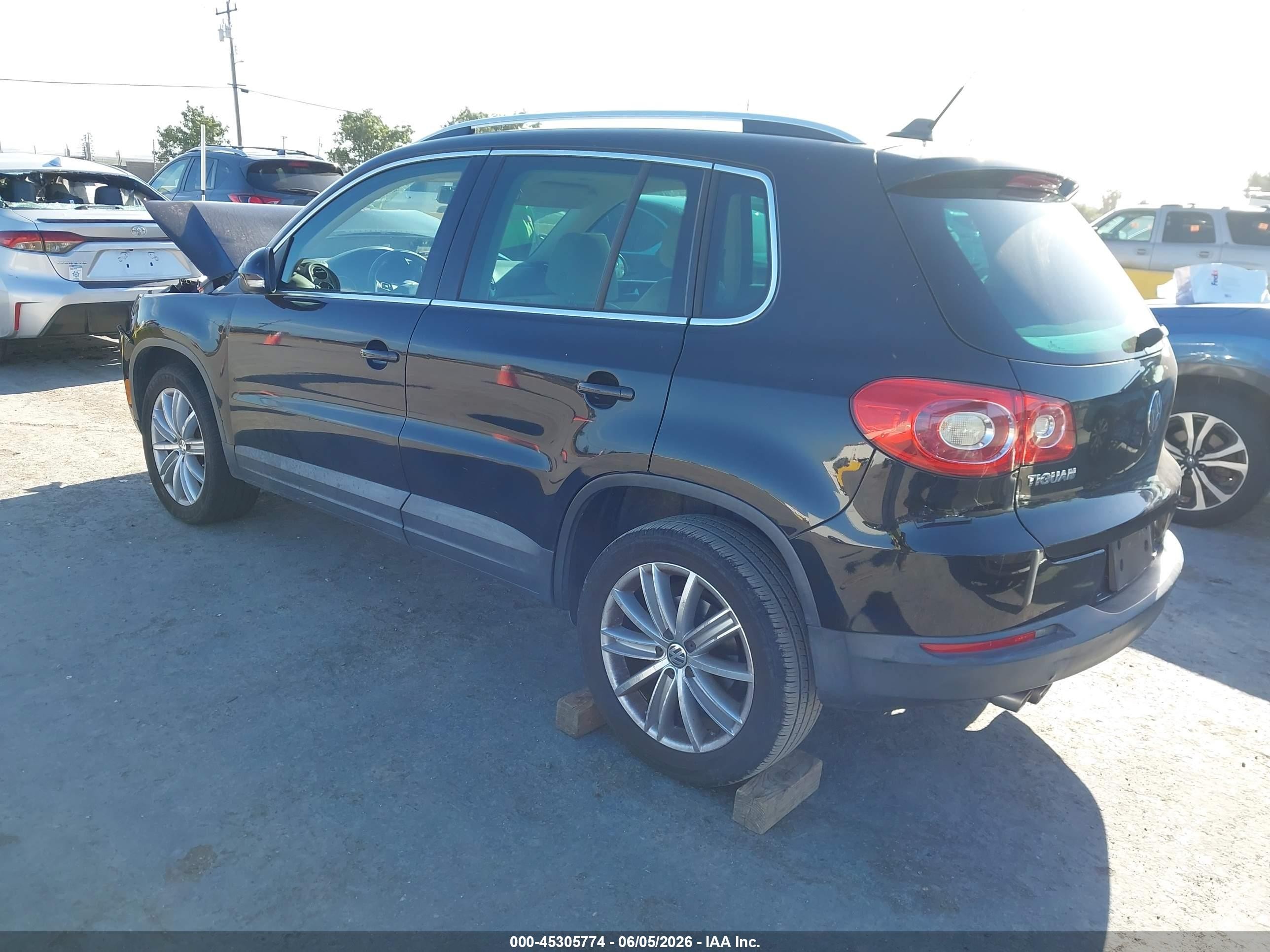 2011 Volkswagen Tiguan Se Black vin: WVGAV7AX7BW503711