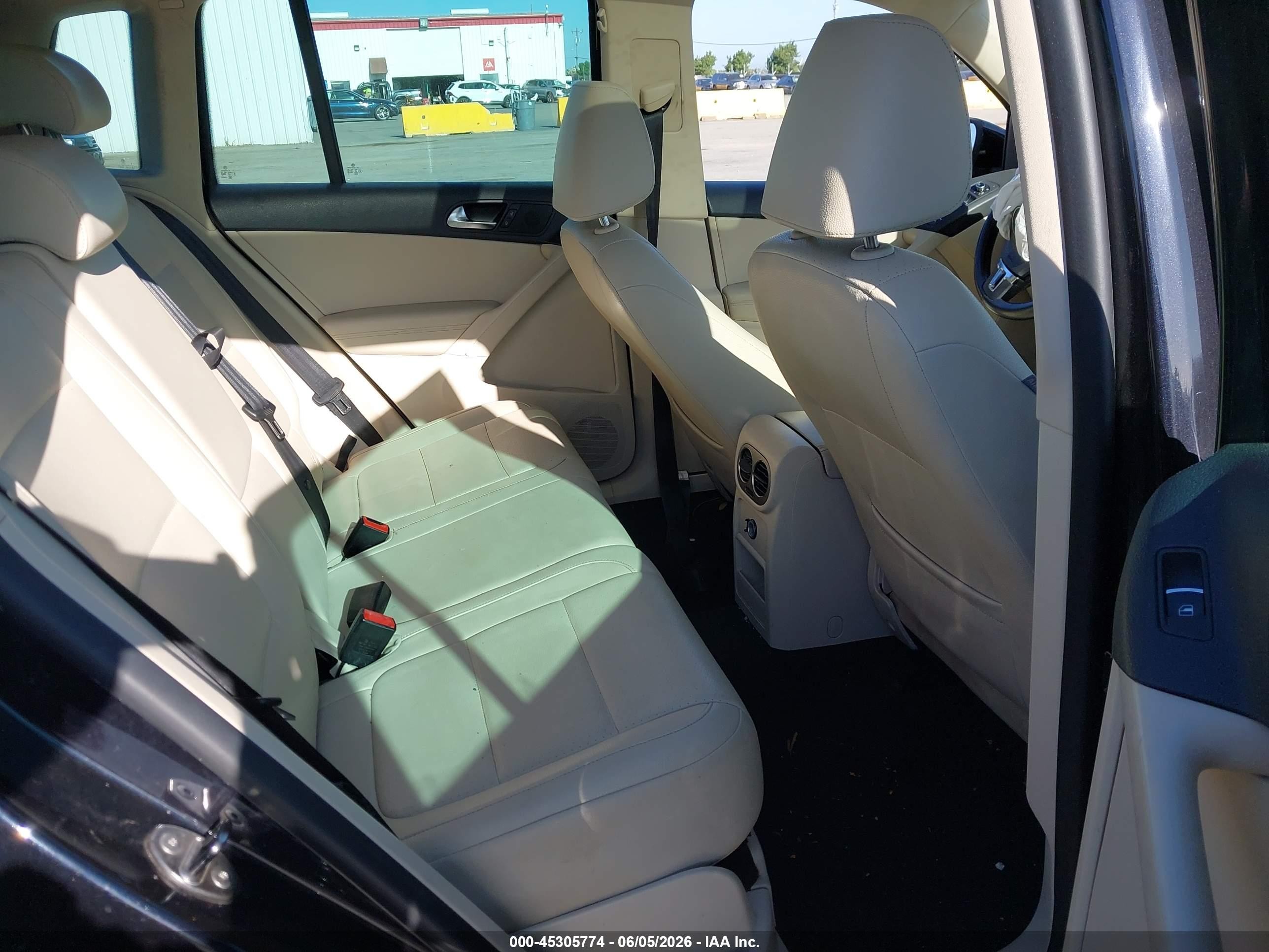 2011 Volkswagen Tiguan Se Black vin: WVGAV7AX7BW503711