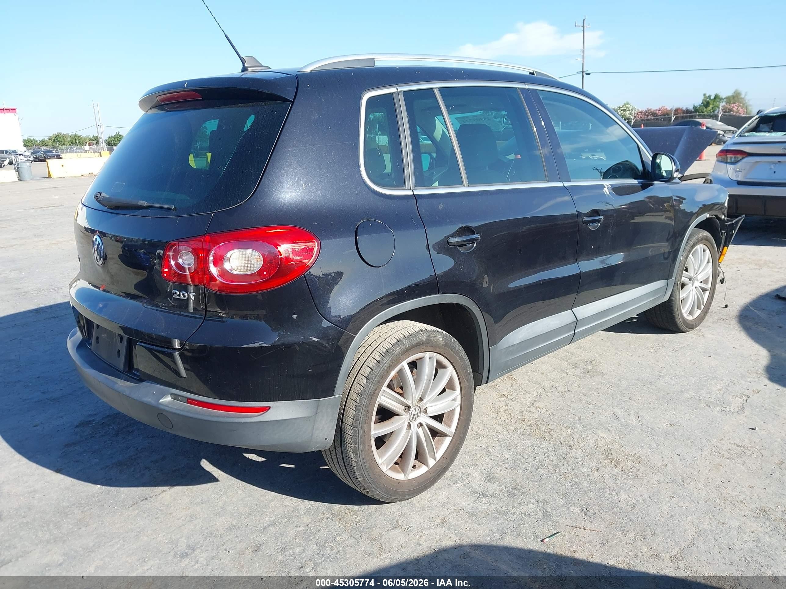 2011 Volkswagen Tiguan Se Black vin: WVGAV7AX7BW503711