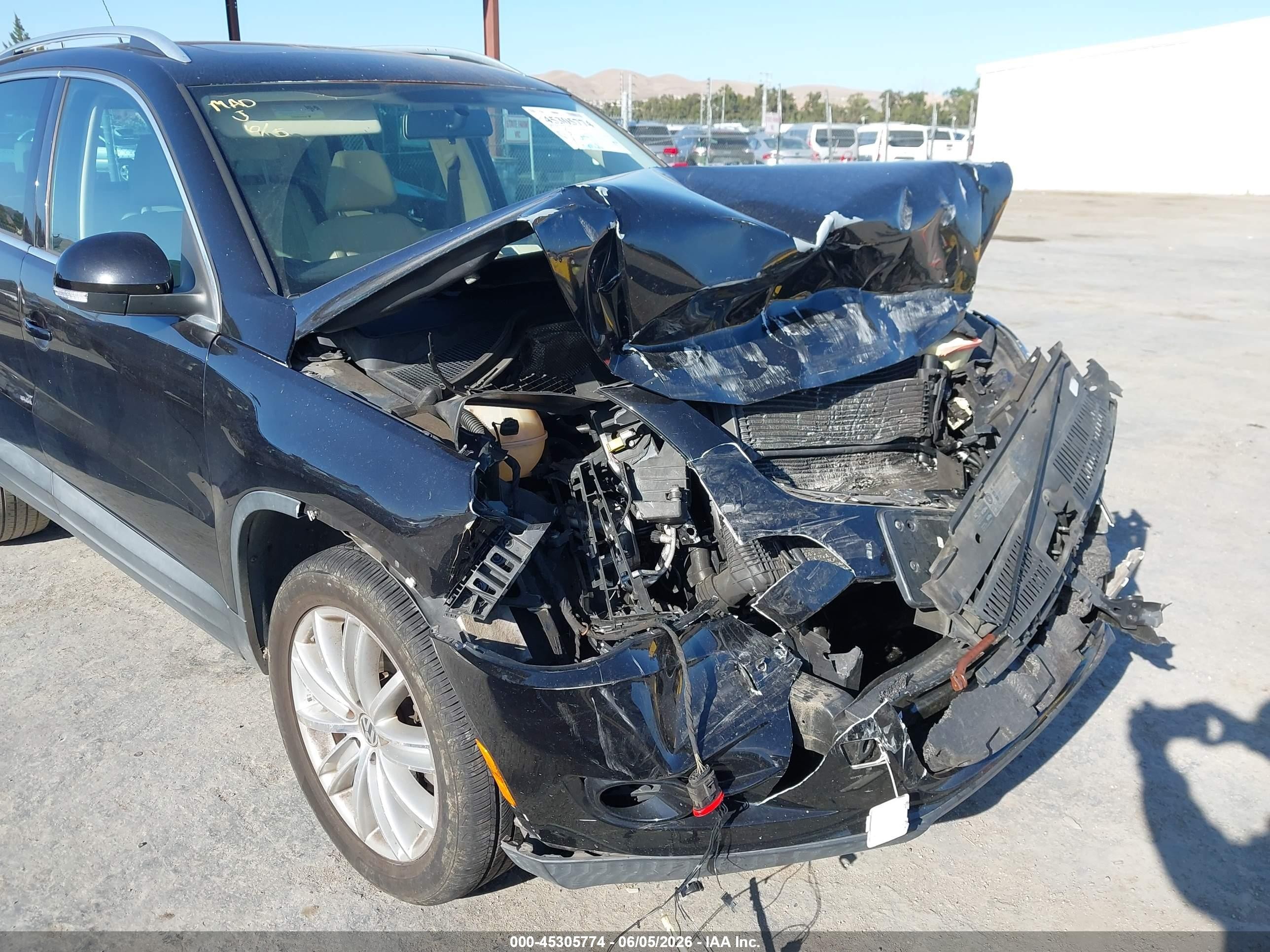 2011 Volkswagen Tiguan Se Black vin: WVGAV7AX7BW503711