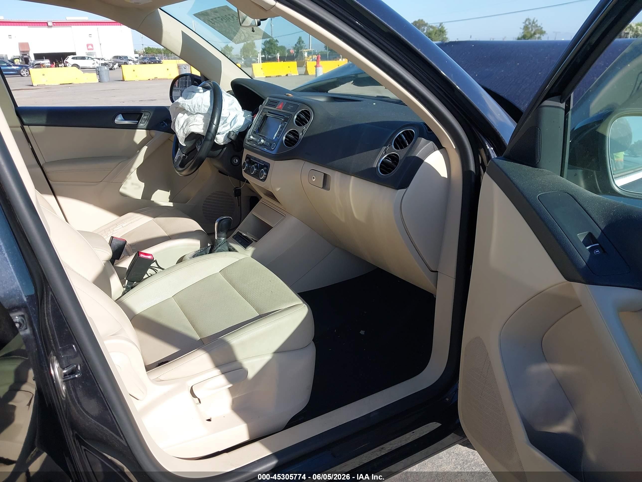 2011 Volkswagen Tiguan Se Black vin: WVGAV7AX7BW503711