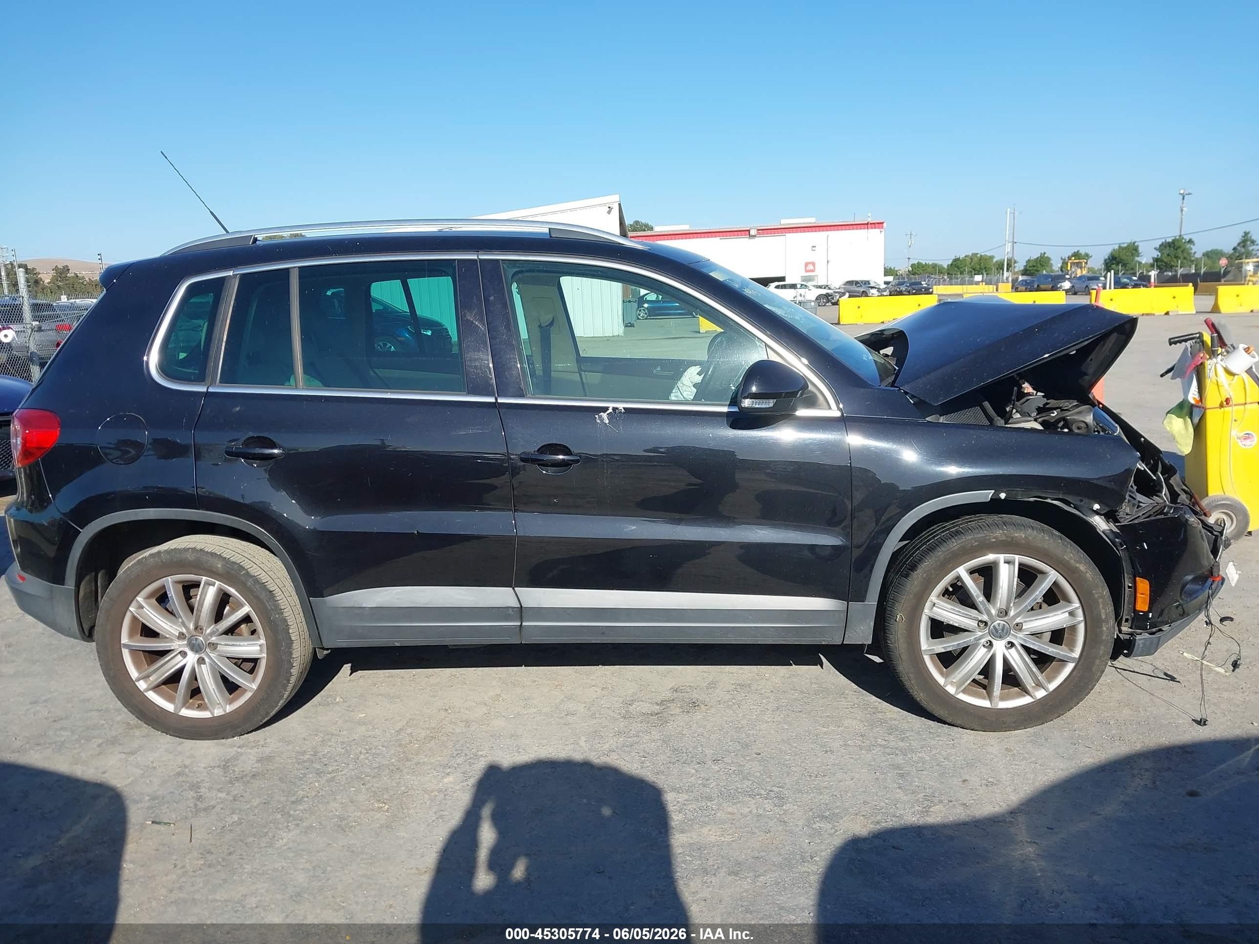 2011 Volkswagen Tiguan Se Black vin: WVGAV7AX7BW503711