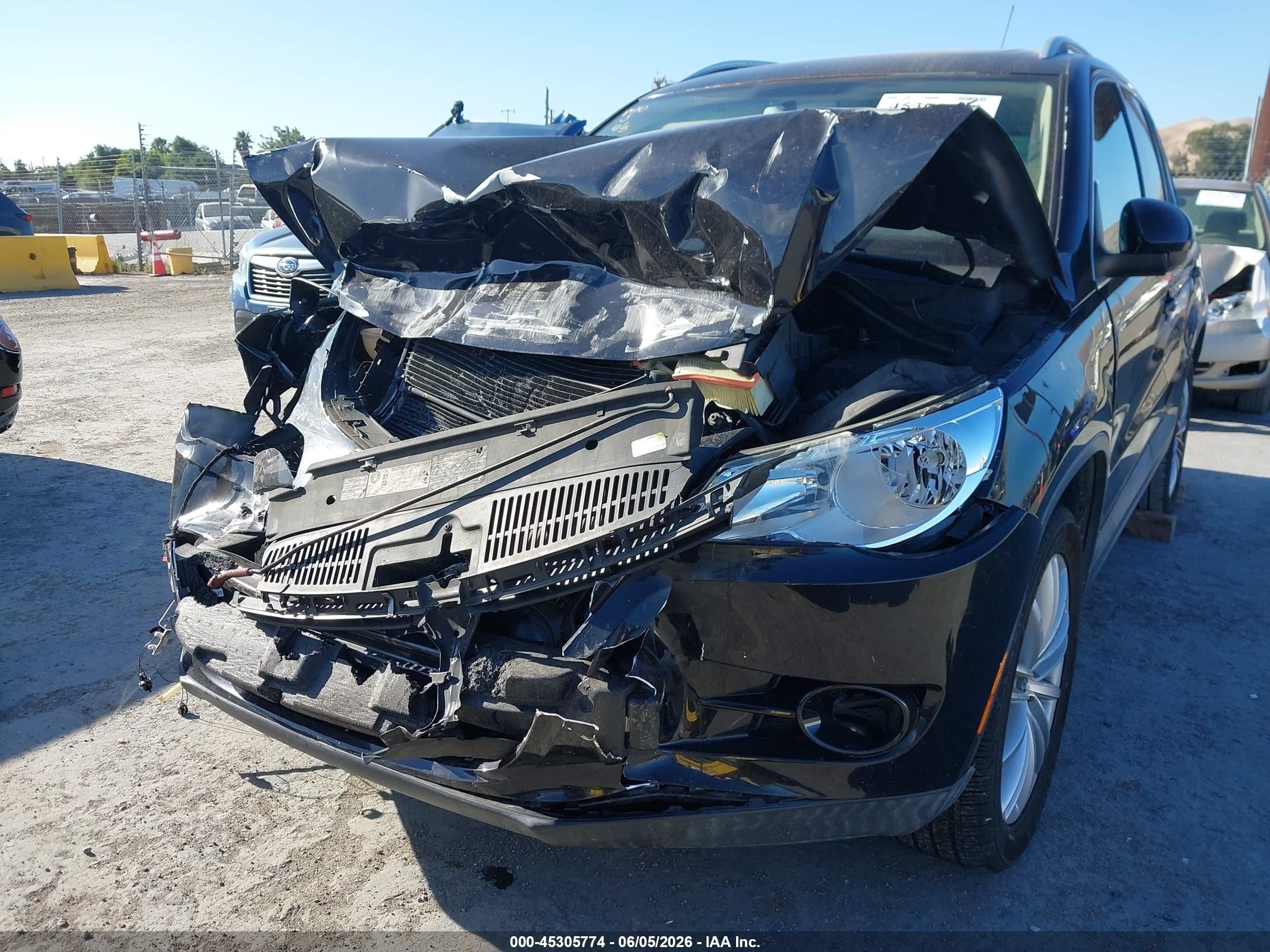 2011 Volkswagen Tiguan Se Black vin: WVGAV7AX7BW503711