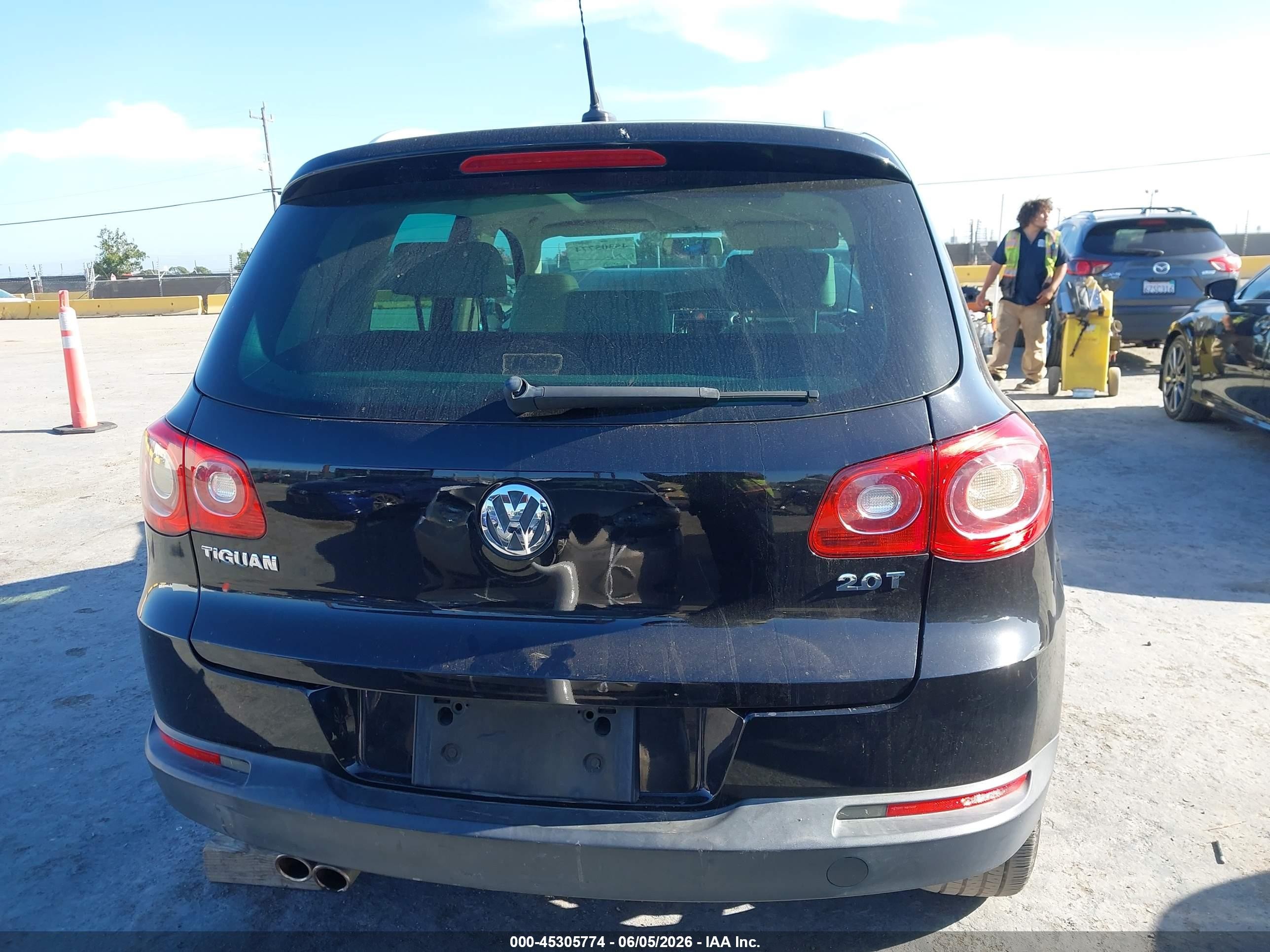 2011 Volkswagen Tiguan Se Black vin: WVGAV7AX7BW503711