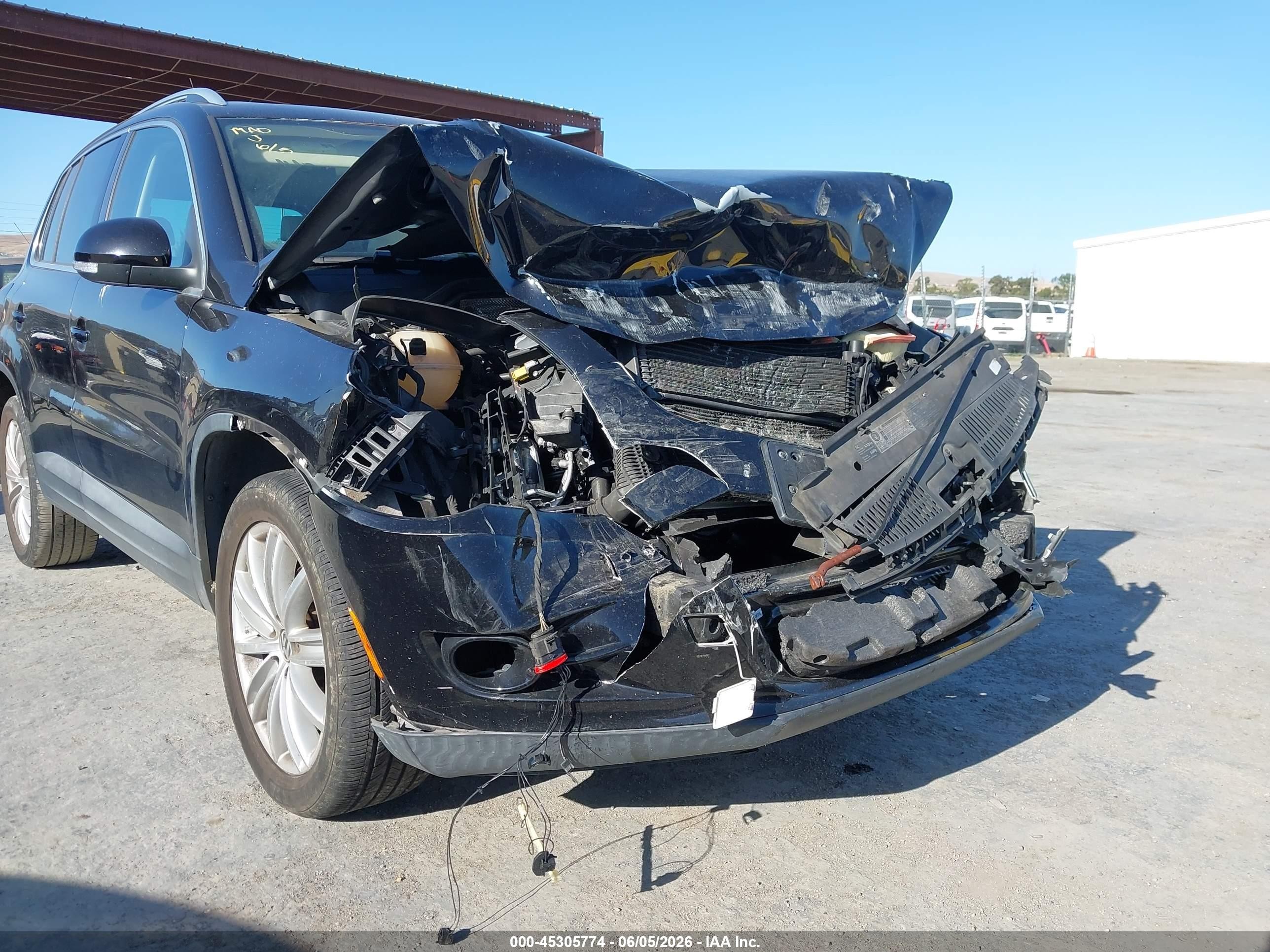 2011 Volkswagen Tiguan Se Black vin: WVGAV7AX7BW503711