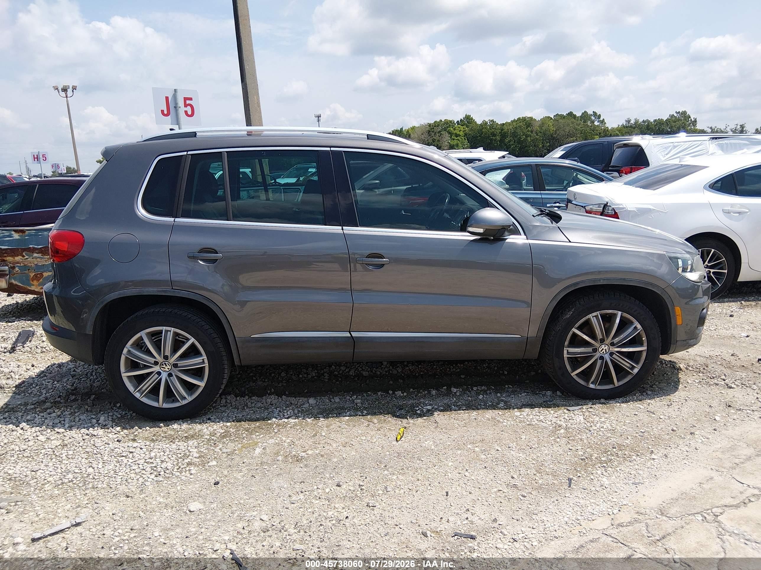 2012 Volkswagen Tiguan Se Gray vin: WVGAV7AX7CW000696