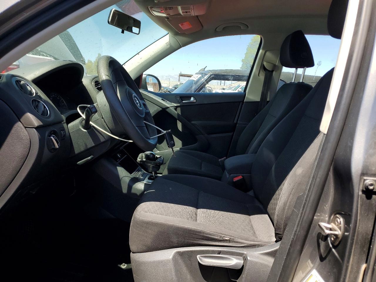 2012 Volkswagen Tiguan S Серый vin: WVGAV7AX7CW004750