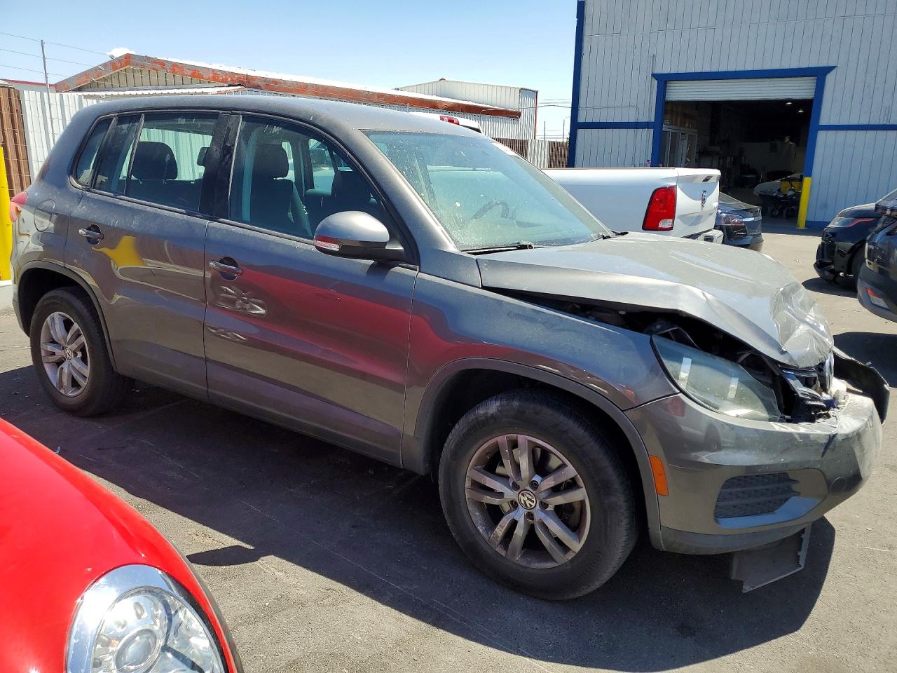 2012 Volkswagen Tiguan S Серый vin: WVGAV7AX7CW004750