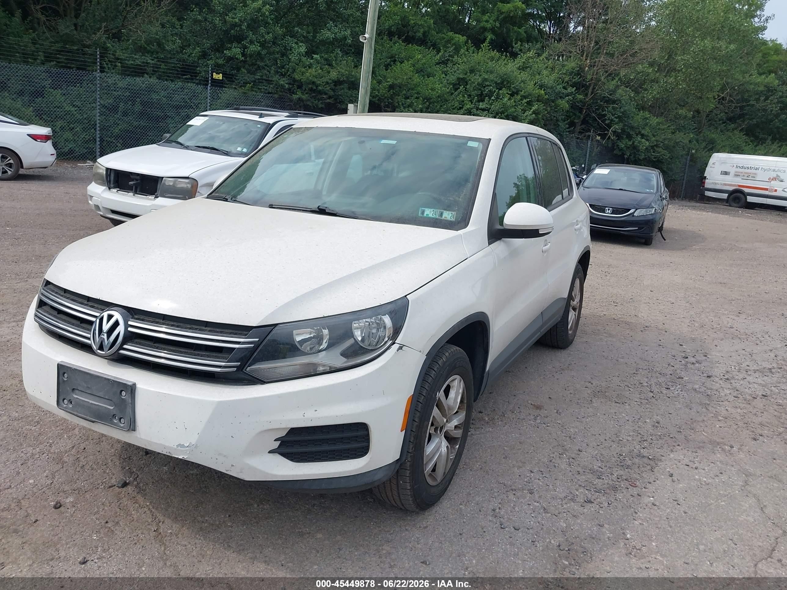 2012 Volkswagen Tiguan S White vin: WVGAV7AX7CW526973