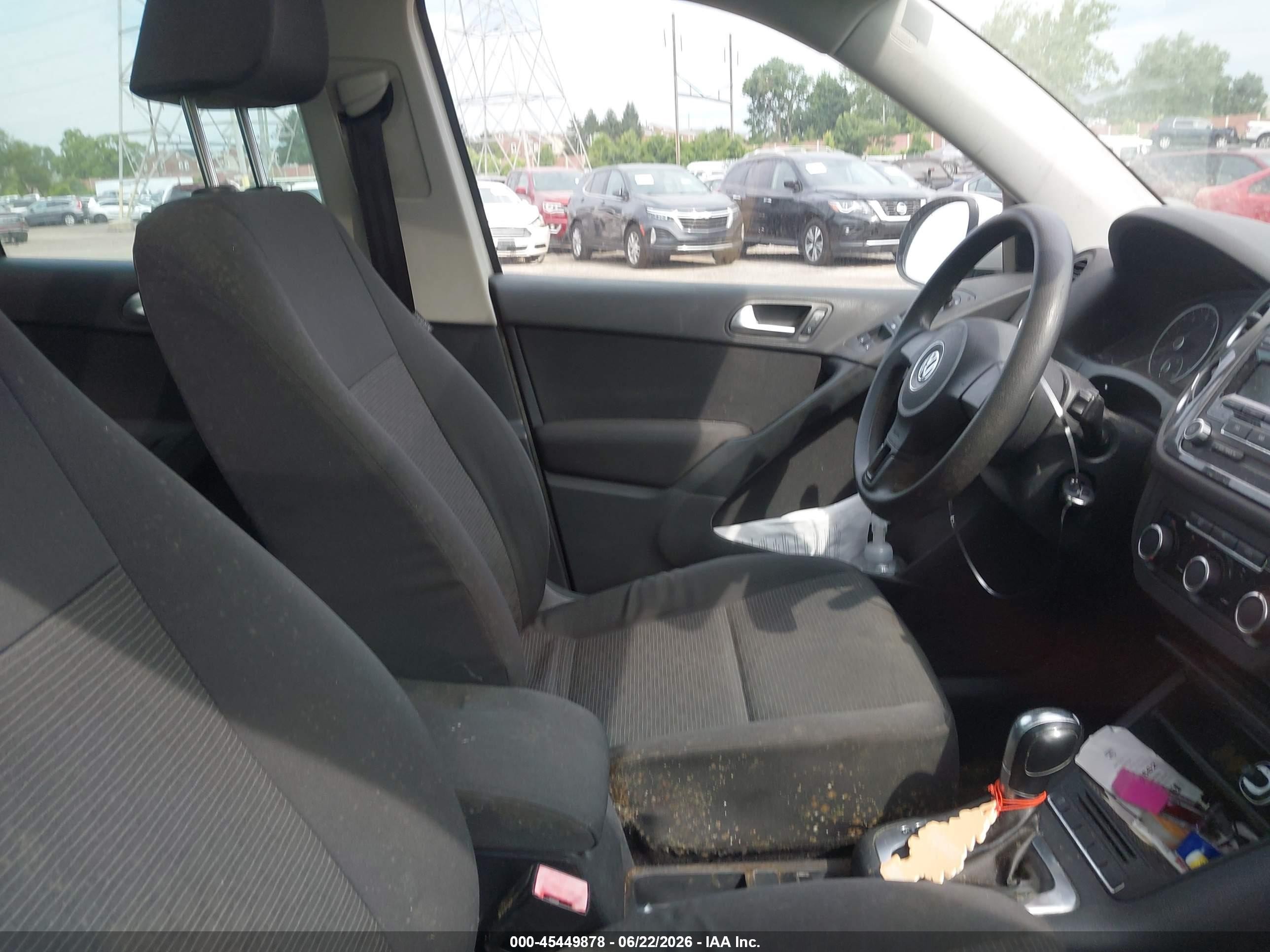 2012 Volkswagen Tiguan S White vin: WVGAV7AX7CW526973