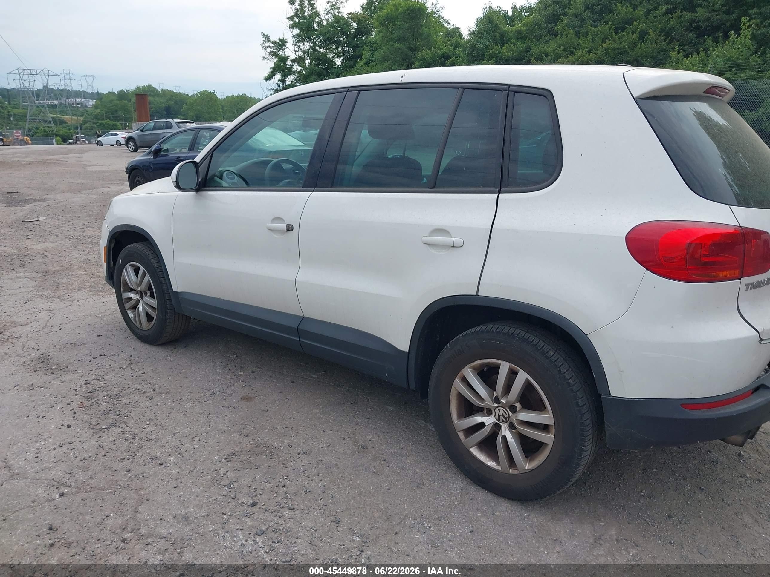 2012 Volkswagen Tiguan S White vin: WVGAV7AX7CW526973