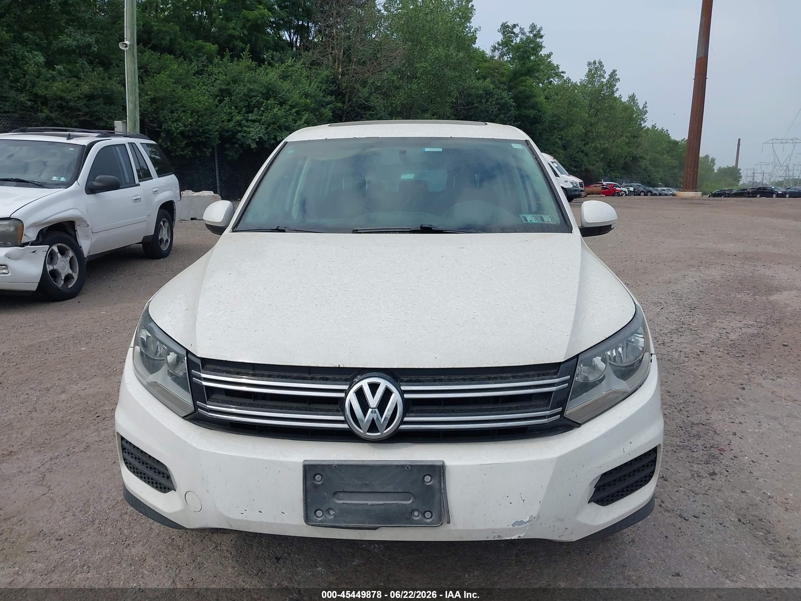 2012 Volkswagen Tiguan S White vin: WVGAV7AX7CW526973