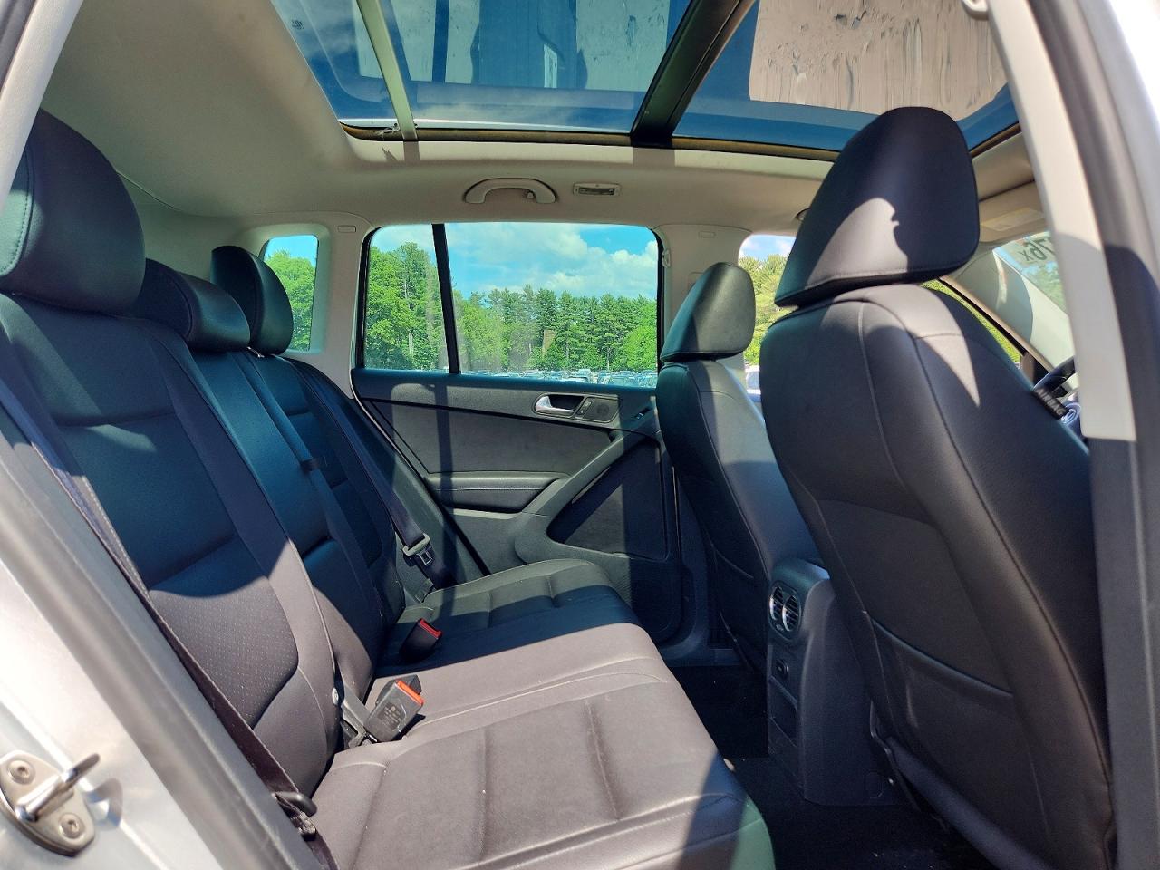 2012 Volkswagen Tiguan Silver vin: WVGAV7AX7CW534779