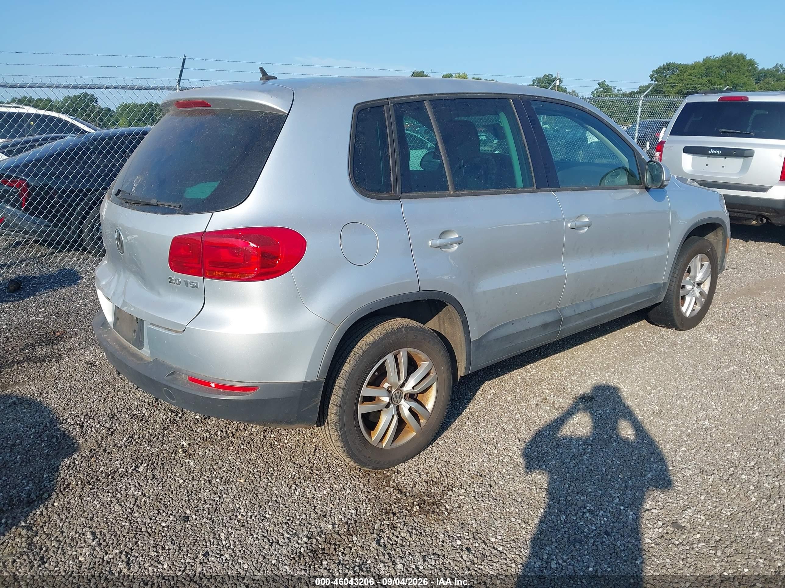 2012 Volkswagen Tiguan S Silver vin: WVGAV7AX7CW557575