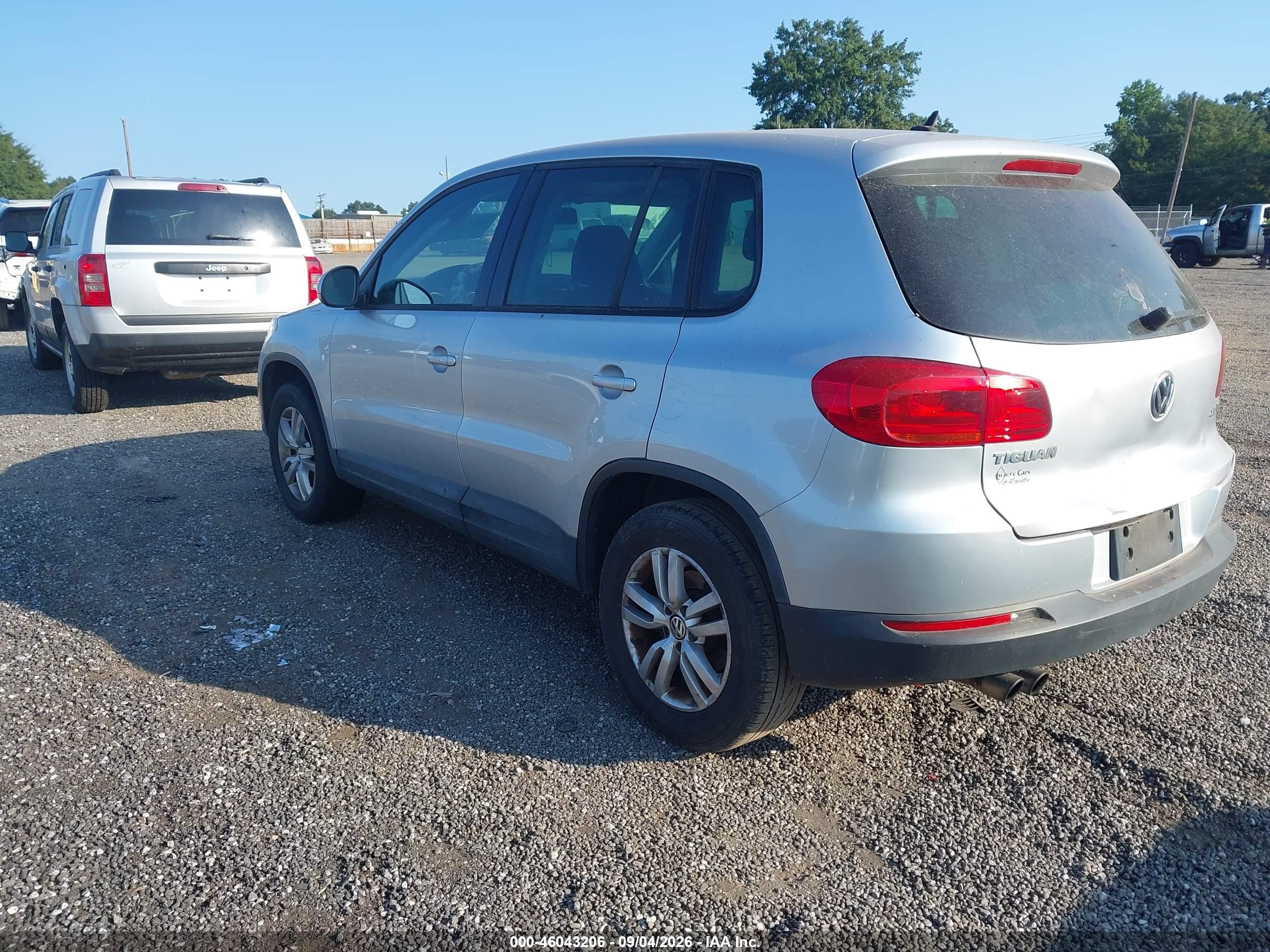 2012 Volkswagen Tiguan S Silver vin: WVGAV7AX7CW557575