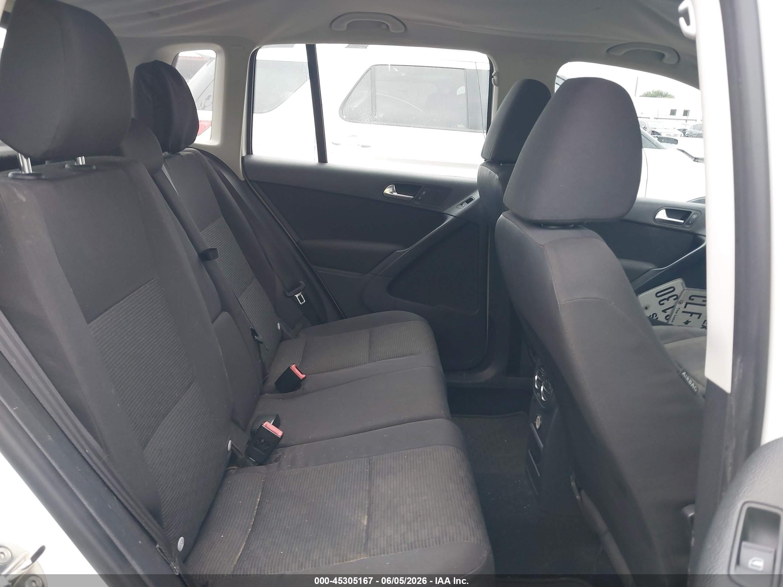 2012 Volkswagen Tiguan S Белый vin: WVGAV7AX7CW567572