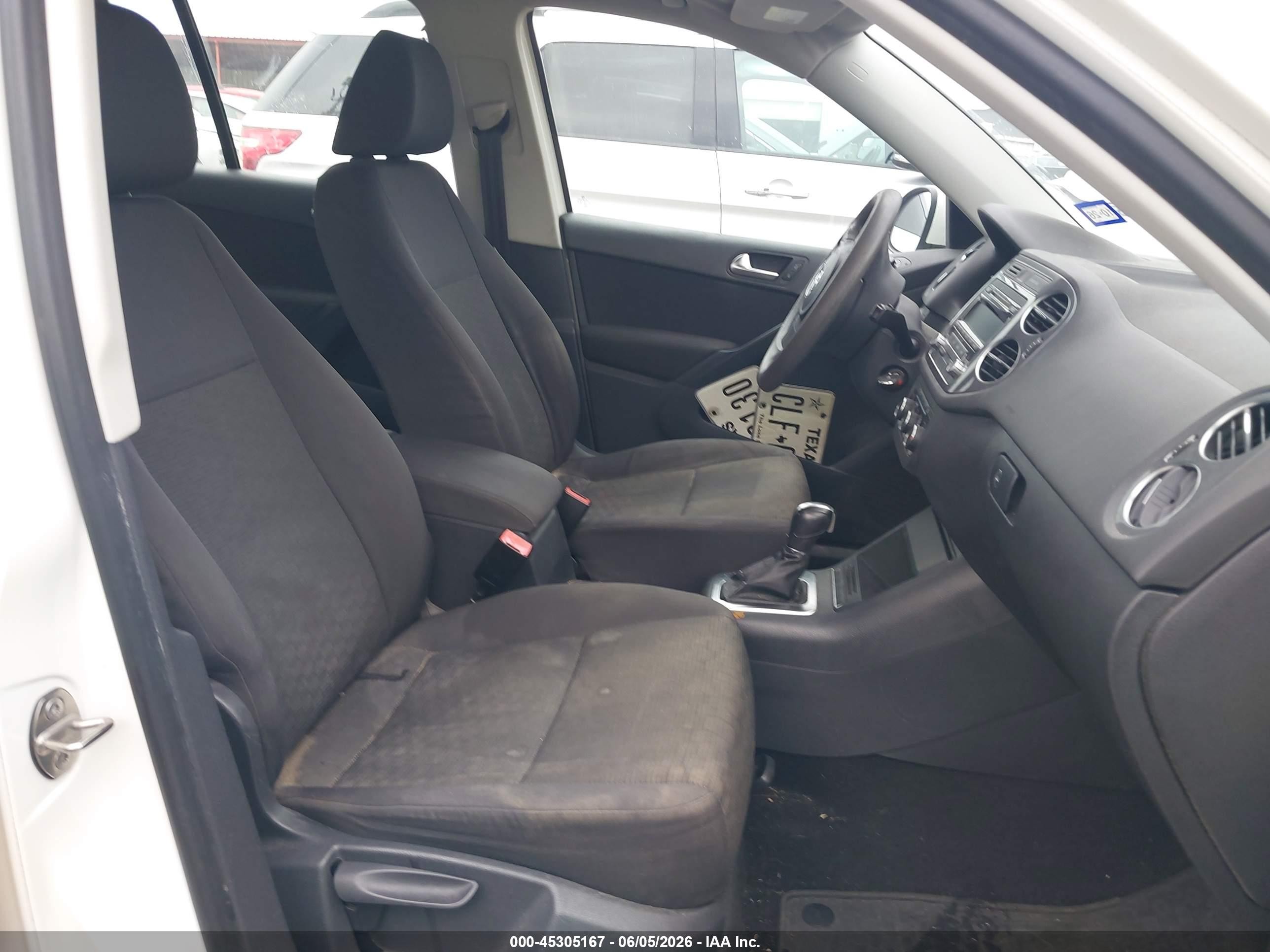 2012 Volkswagen Tiguan S Белый vin: WVGAV7AX7CW567572