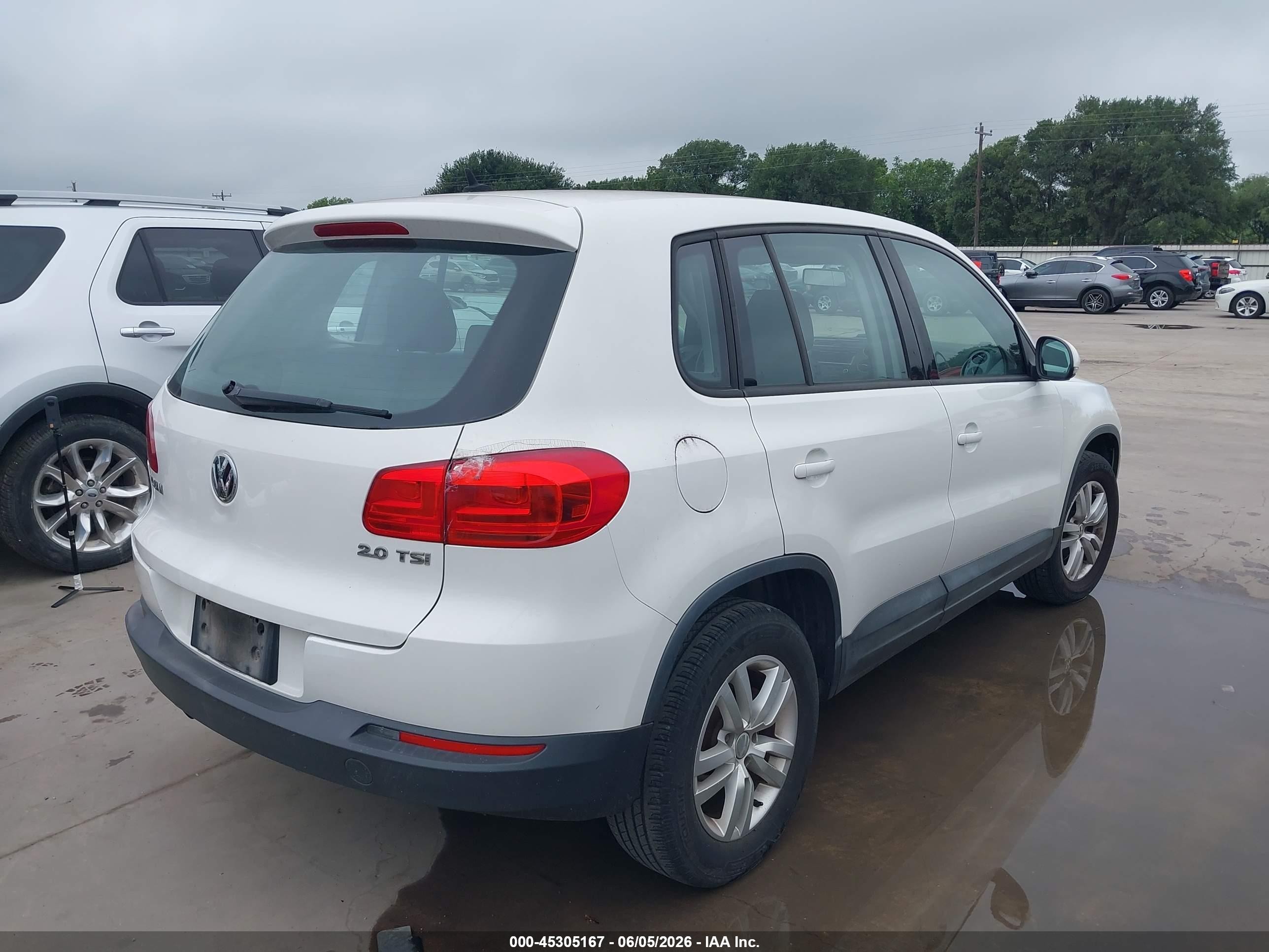 2012 Volkswagen Tiguan S Белый vin: WVGAV7AX7CW567572
